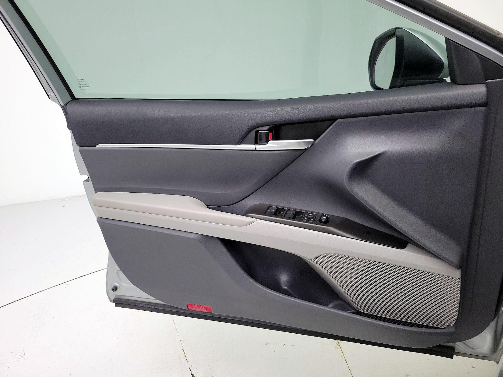 2023 Toyota Camry SE - Photo 13