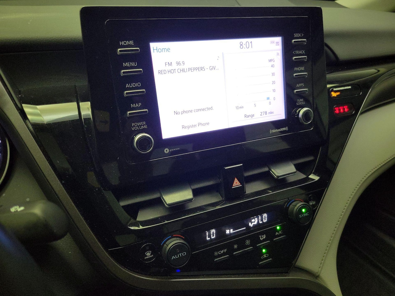 2023 Toyota Camry SE - Photo 17