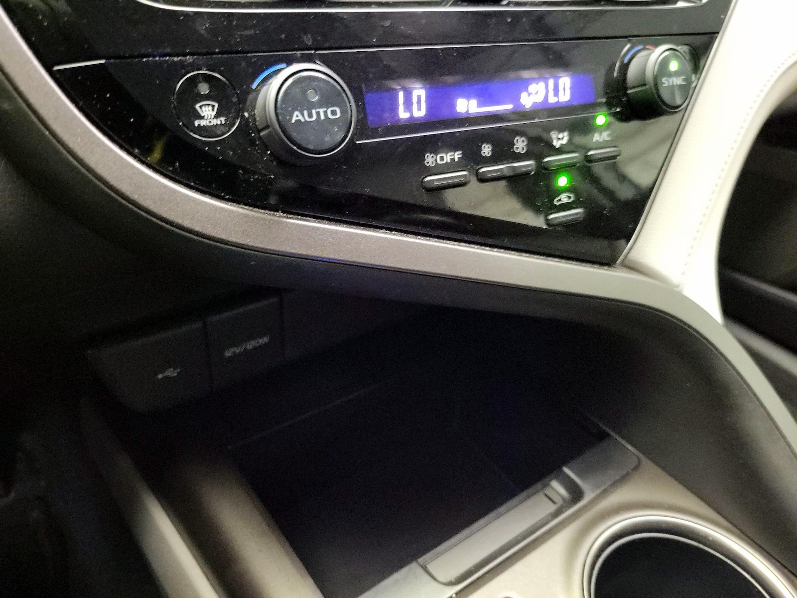 2023 Toyota Camry SE - Photo 18