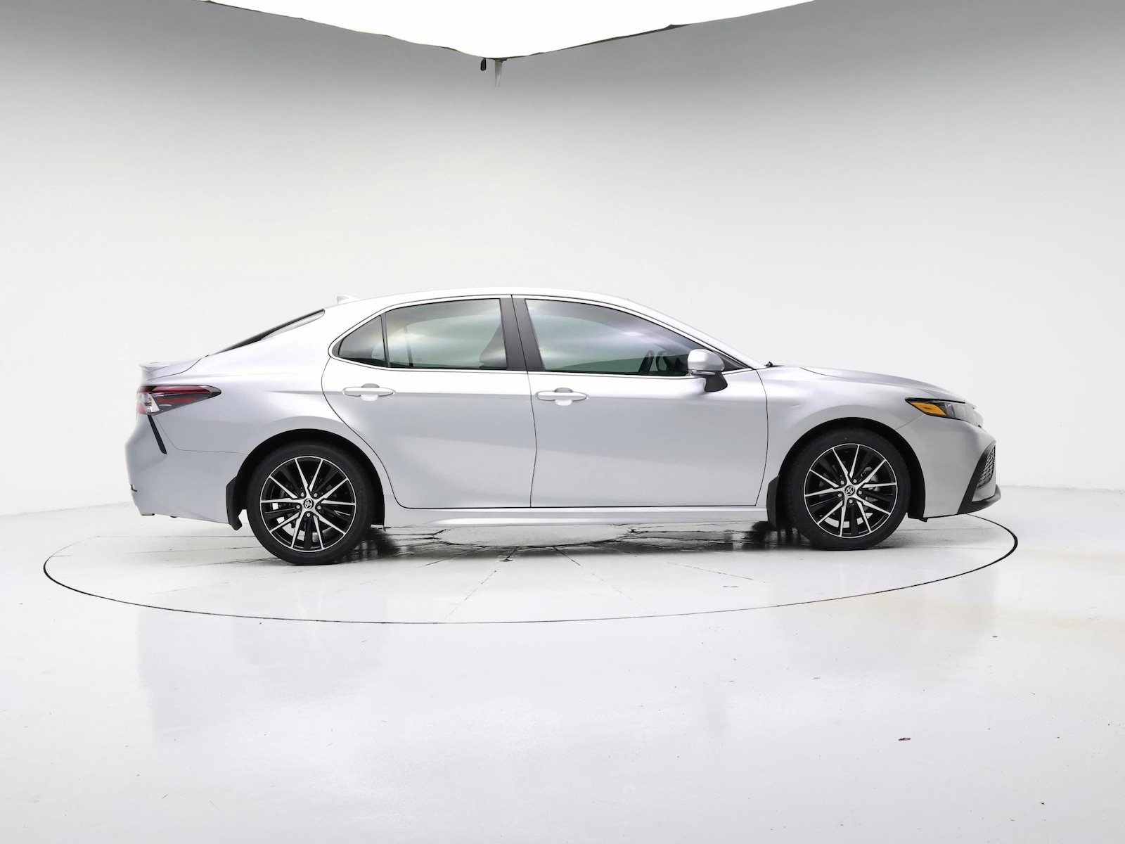 2023 Toyota Camry SE - Photo 8