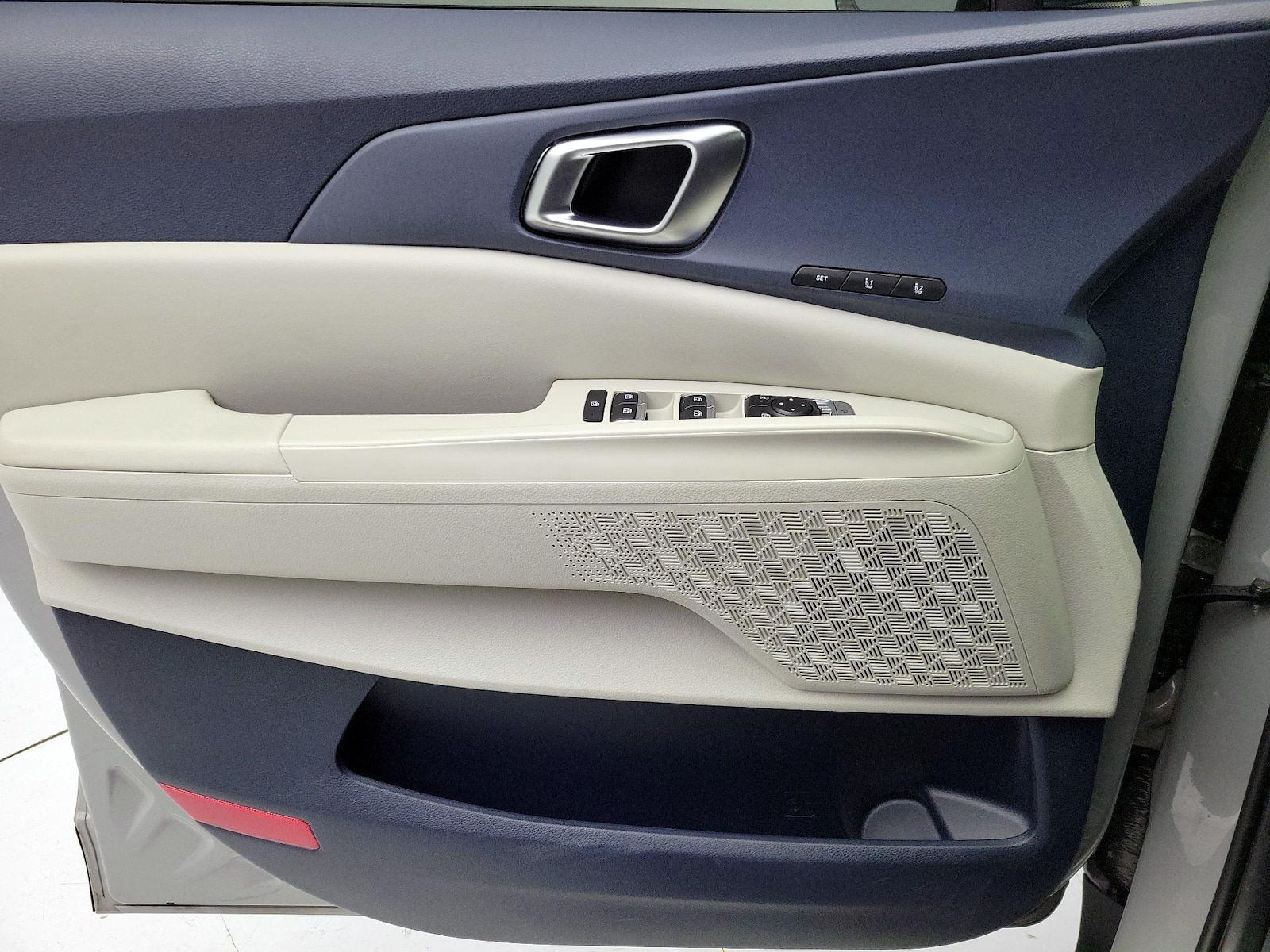 2025 Kia Carnival EX - Photo 13