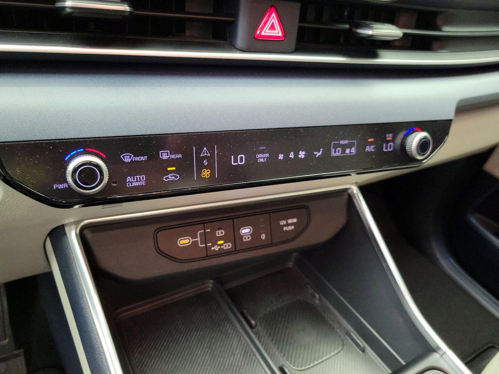 2025 Kia Carnival EX - Photo 18