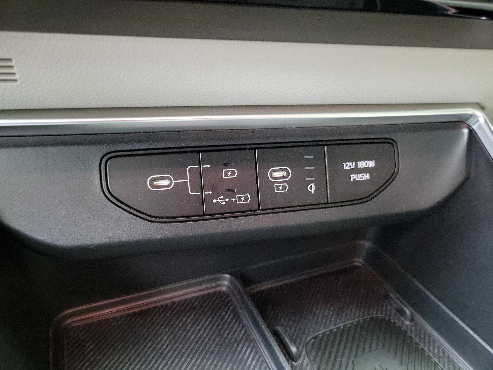 2025 Kia Carnival EX - Photo 20