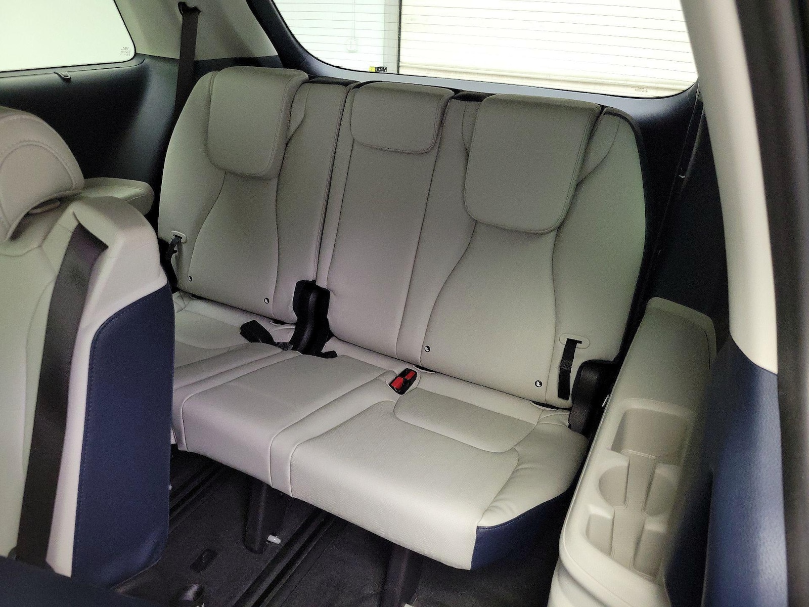 2025 Kia Carnival EX - Photo 22