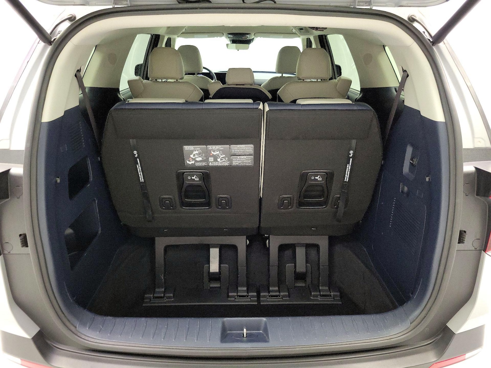 2025 Kia Carnival EX - Photo 23