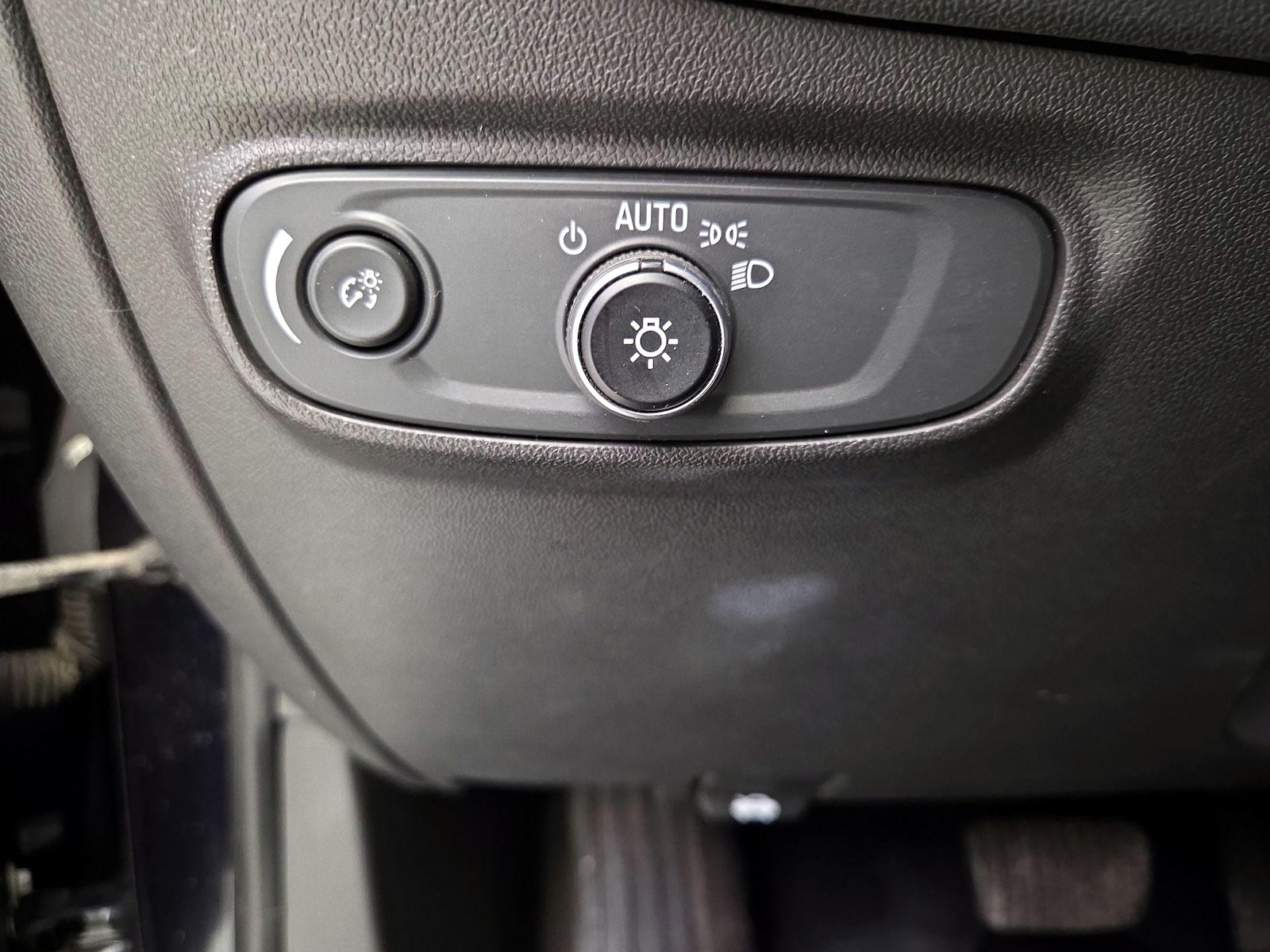 2020 Chevrolet Equinox LS - Photo 14