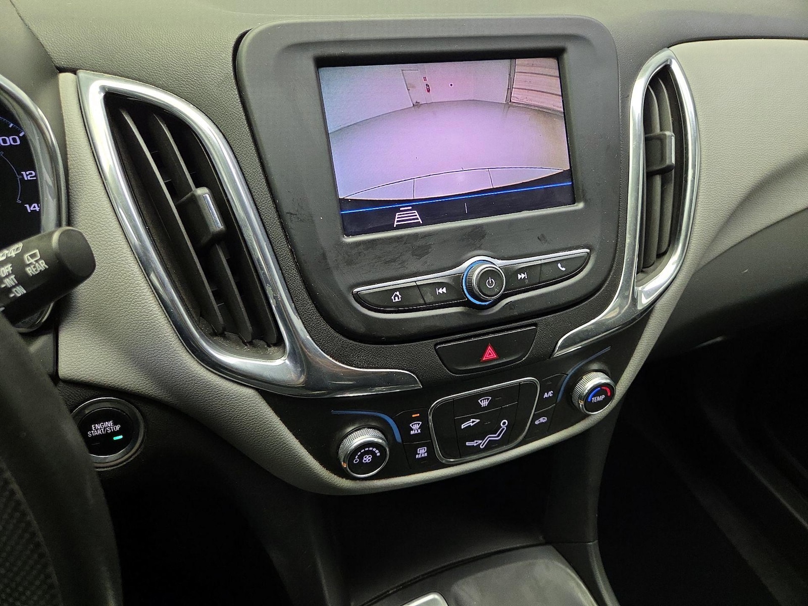 2020 Chevrolet Equinox LS - Photo 16