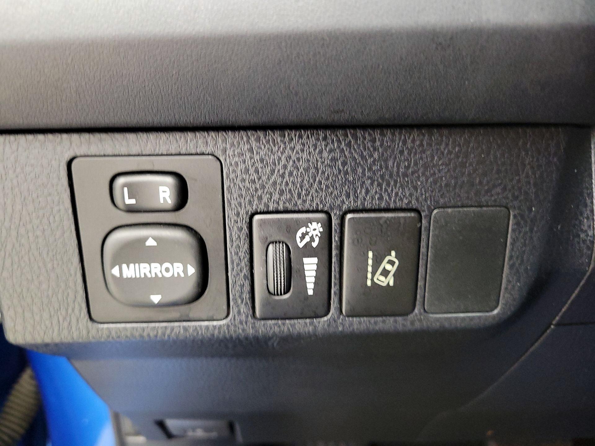 Thumbnail: 2018 Toyota RAV4 - 11