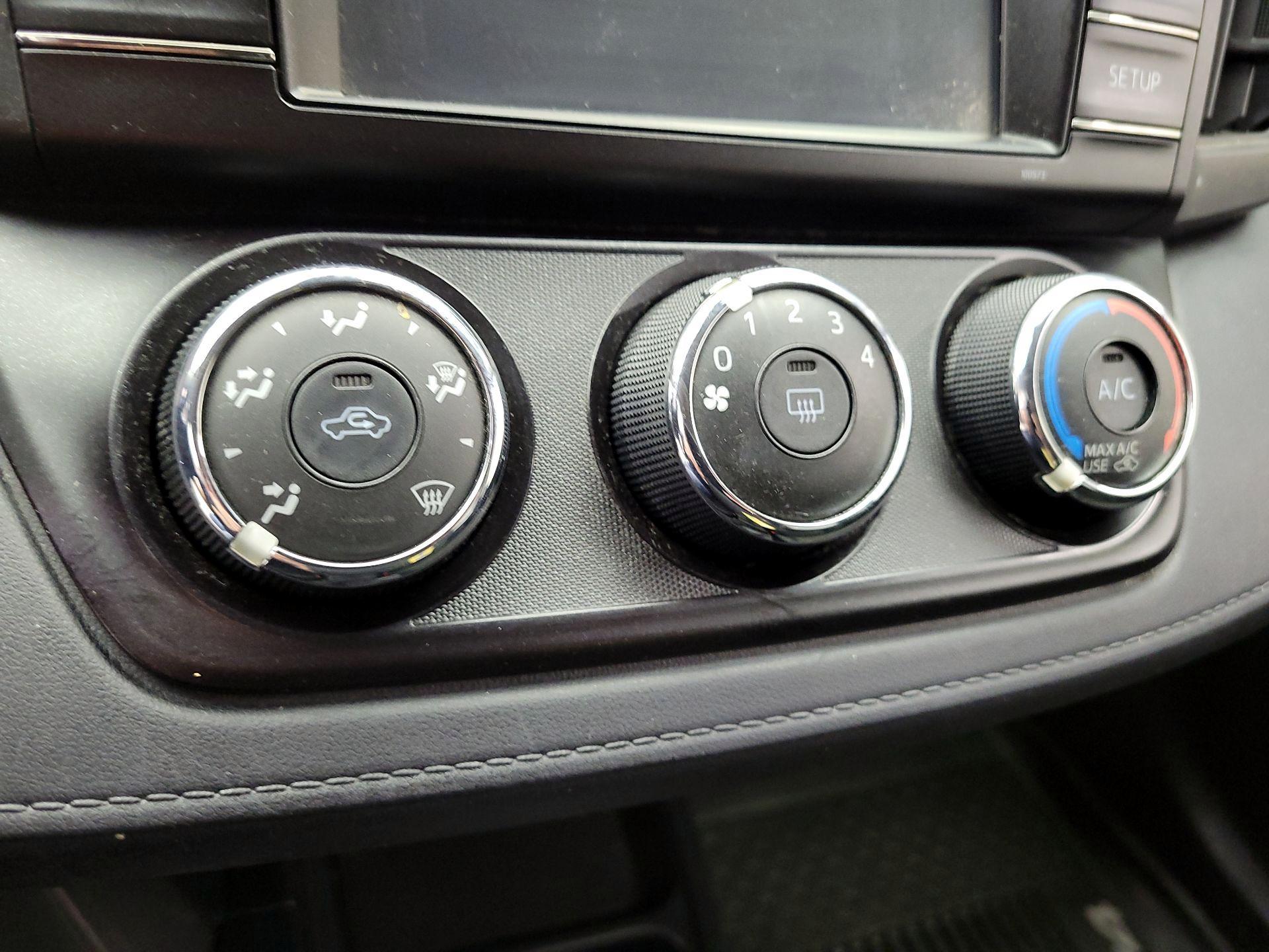 Thumbnail: 2018 Toyota RAV4 - 14