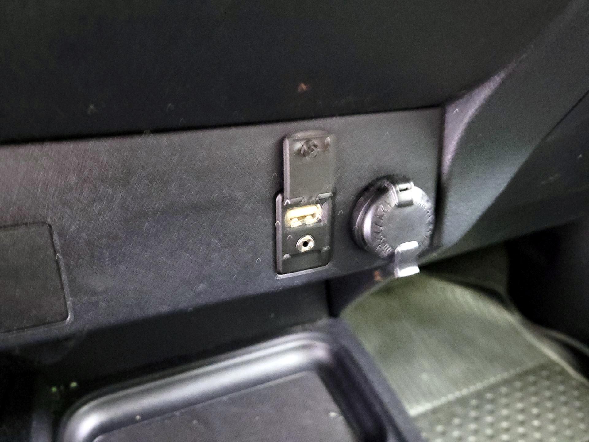 Thumbnail: 2018 Toyota RAV4 - 16