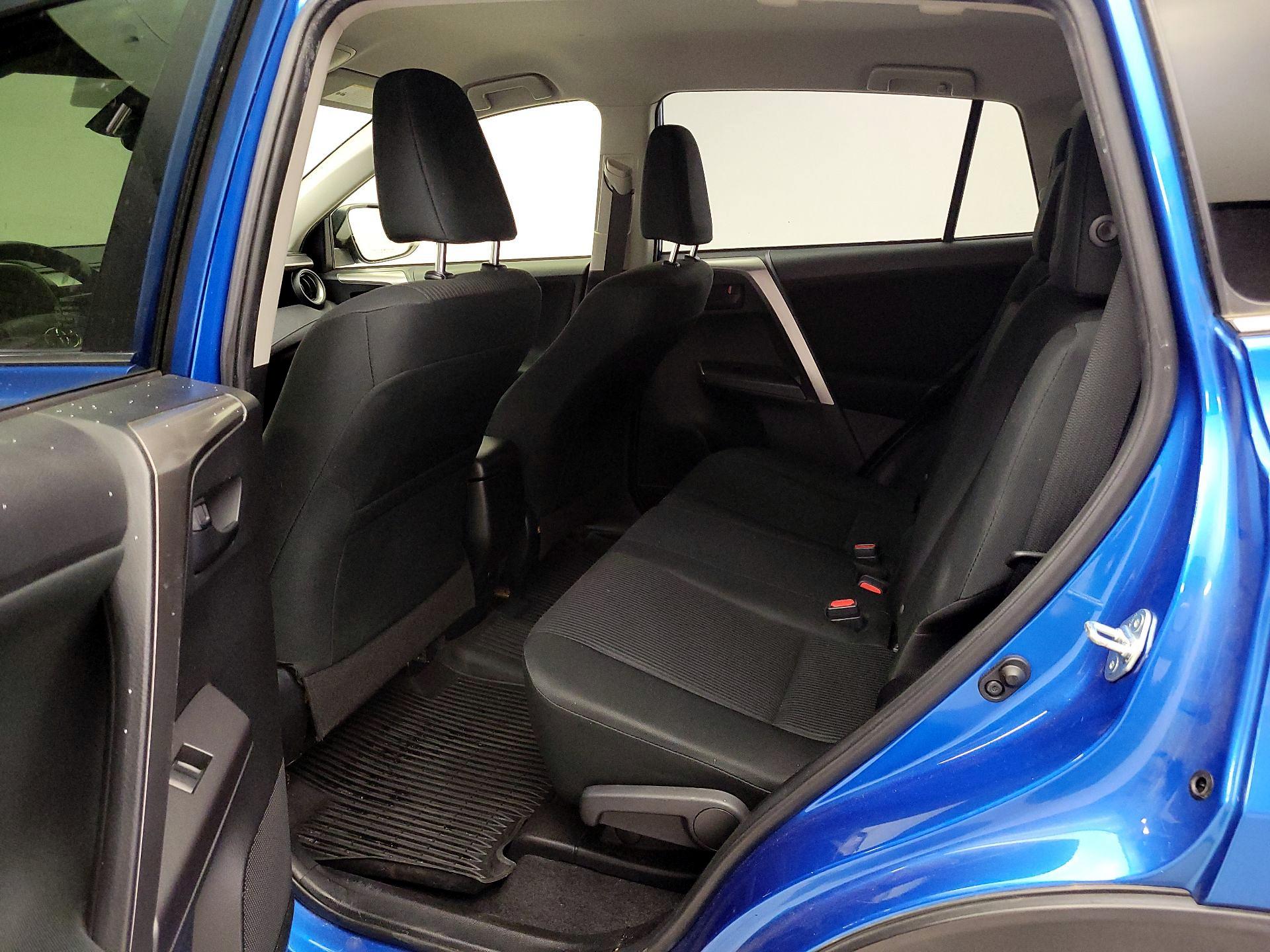 Thumbnail: 2018 Toyota RAV4 - 17