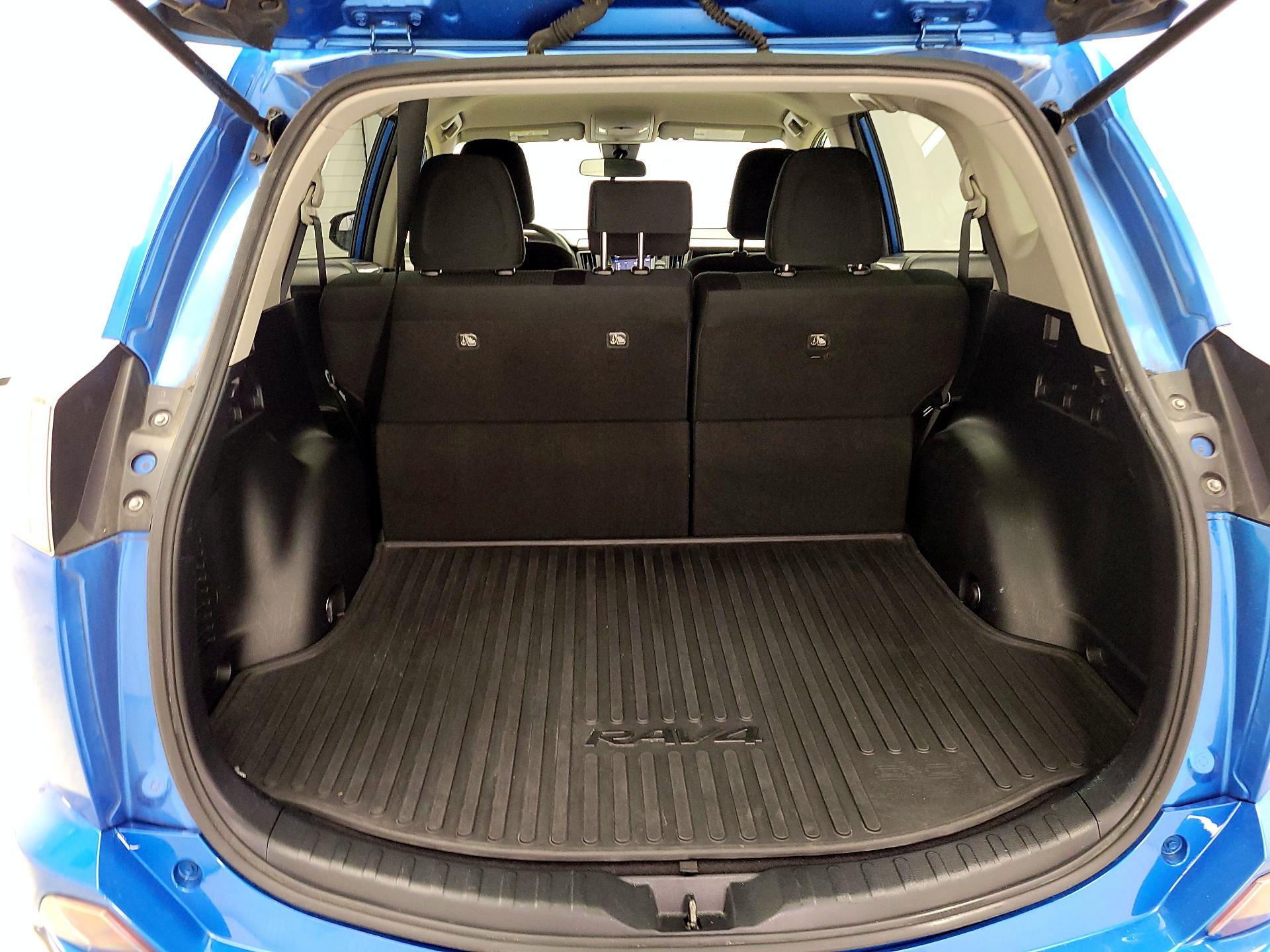 Thumbnail: 2018 Toyota RAV4 - 18