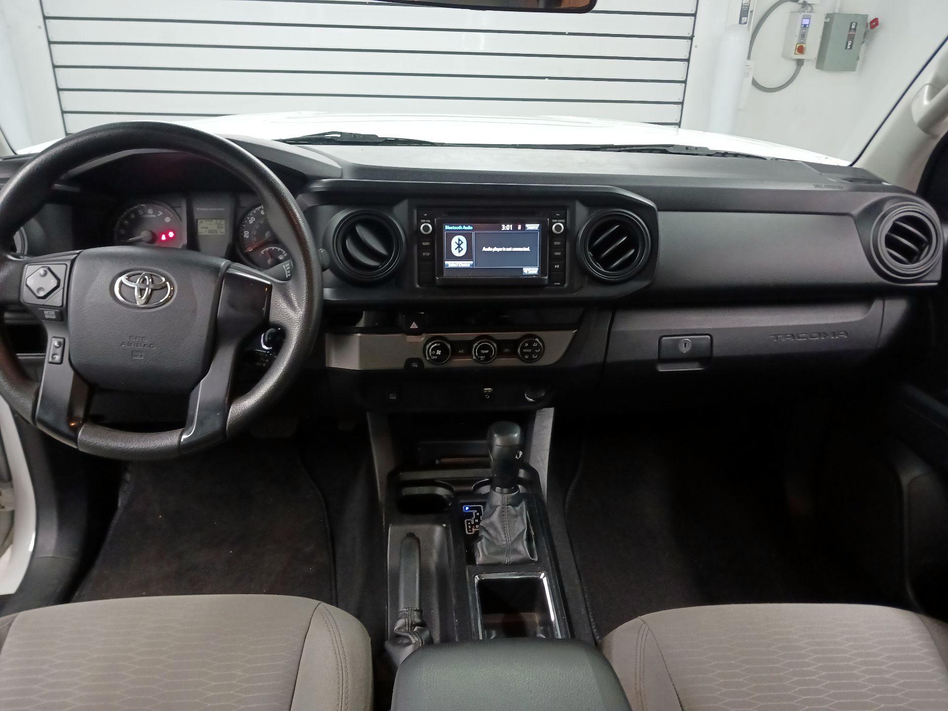 Thumbnail: 2017 Toyota Tacoma - 9