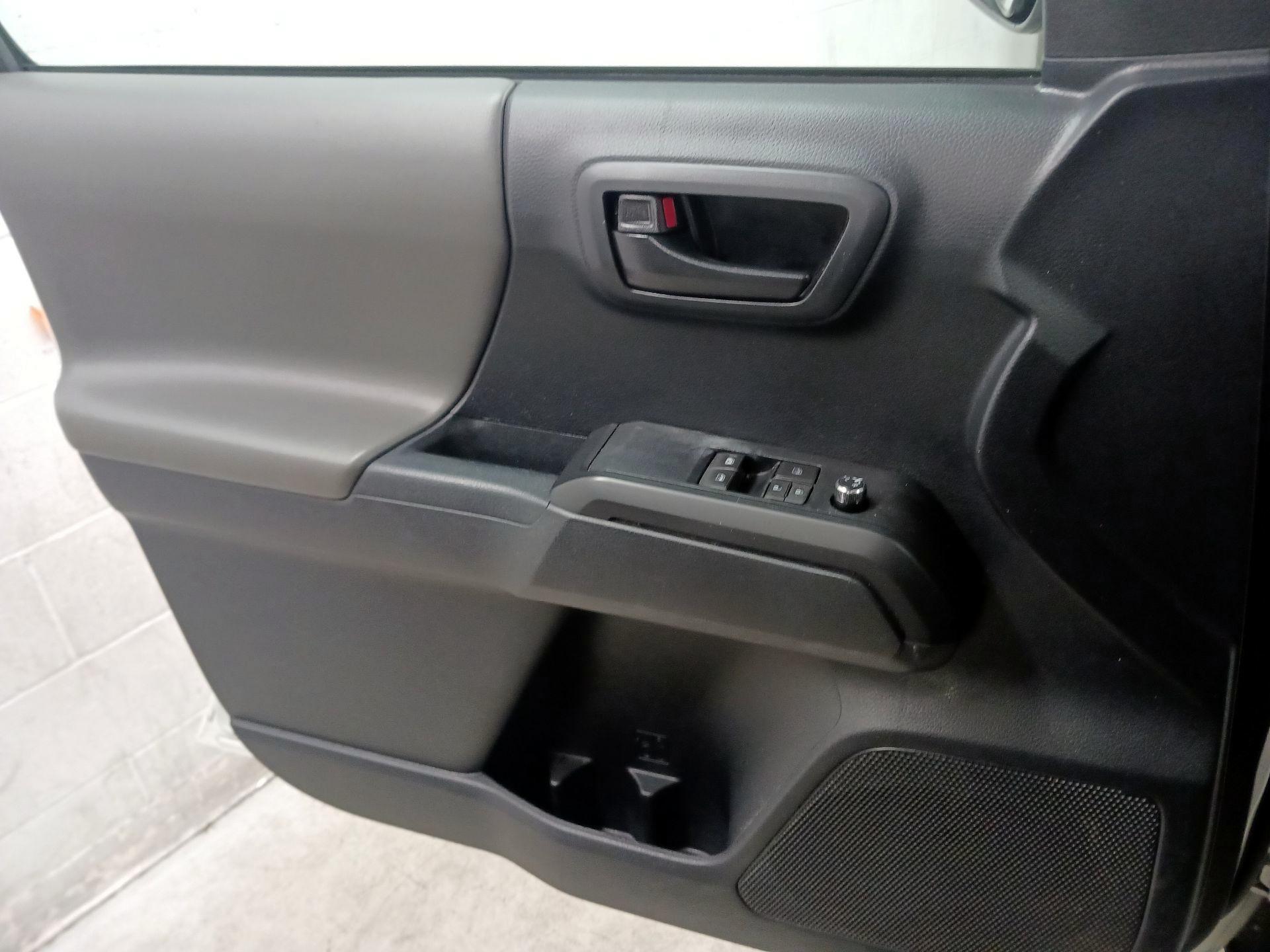 Thumbnail: 2017 Toyota Tacoma - 12