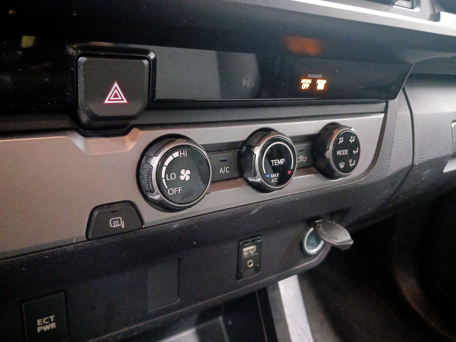 Thumbnail: 2017 Toyota Tacoma - 15