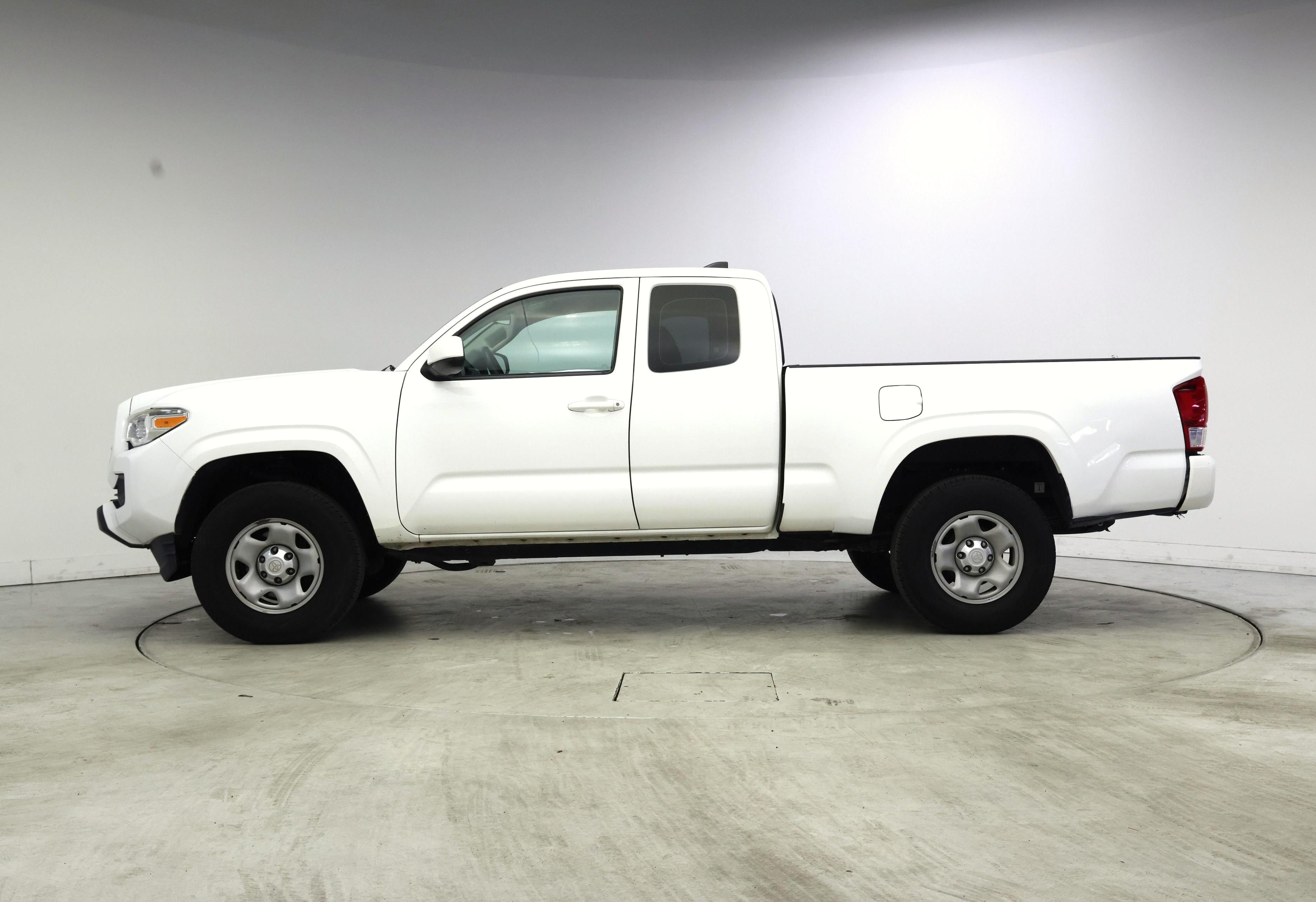 Thumbnail: 2017 Toyota Tacoma - 3