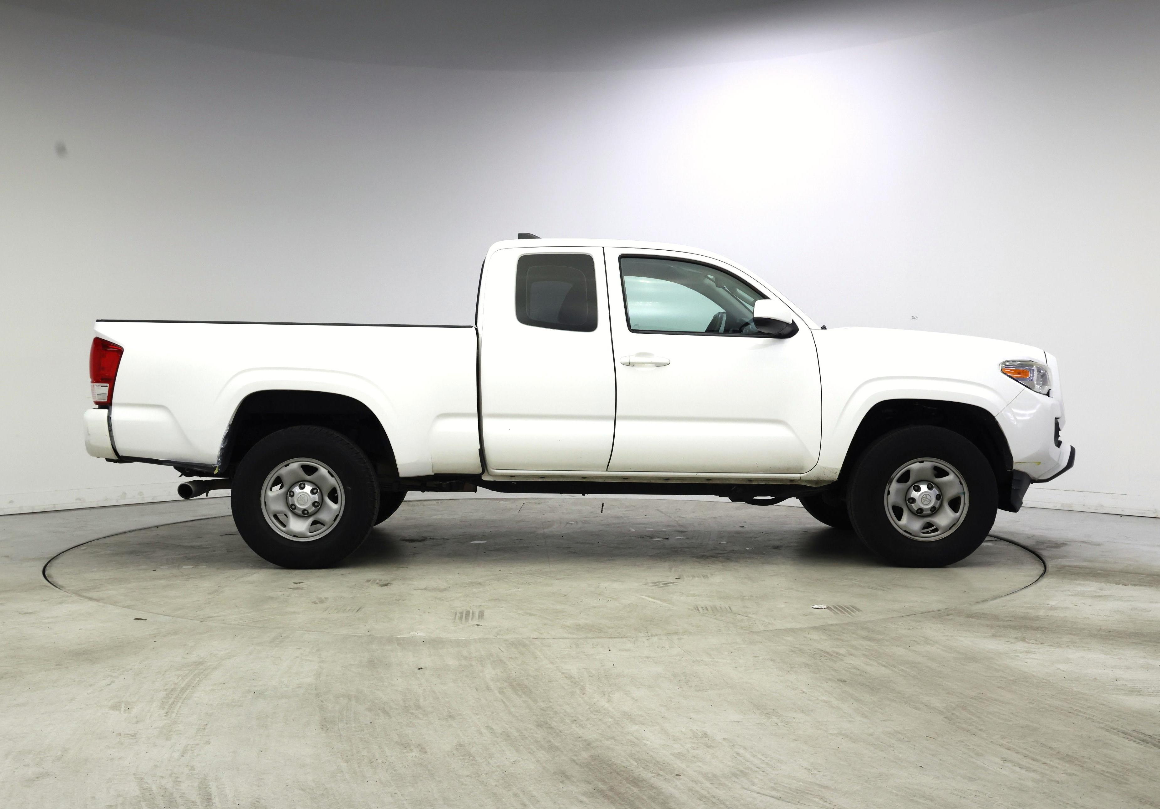 Thumbnail: 2017 Toyota Tacoma - 7