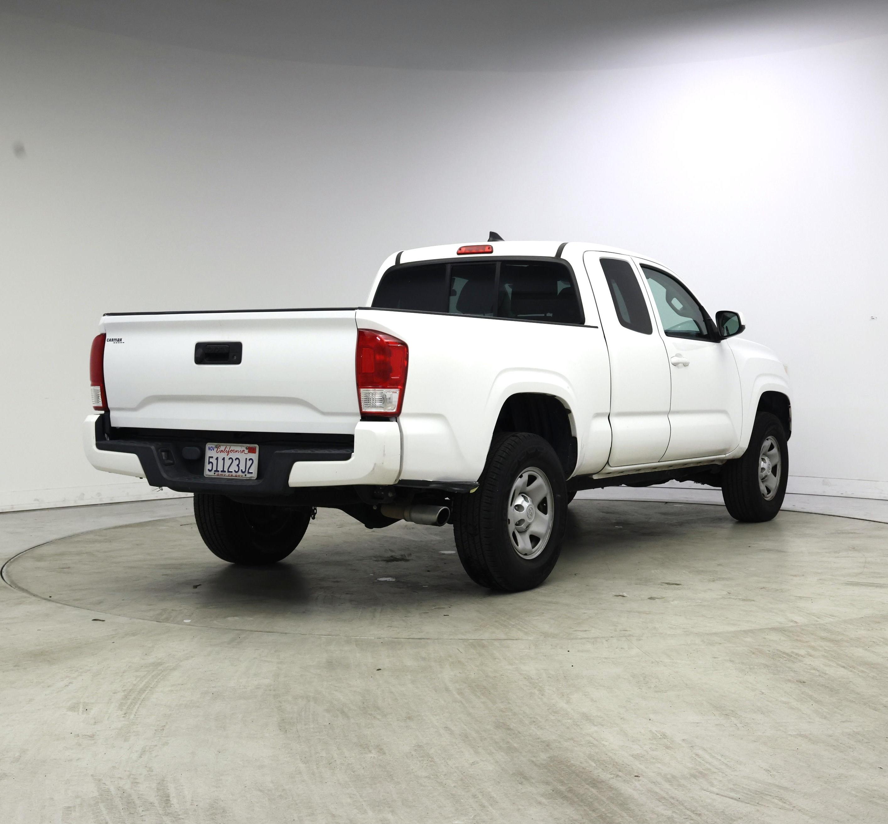 Thumbnail: 2017 Toyota Tacoma - 8