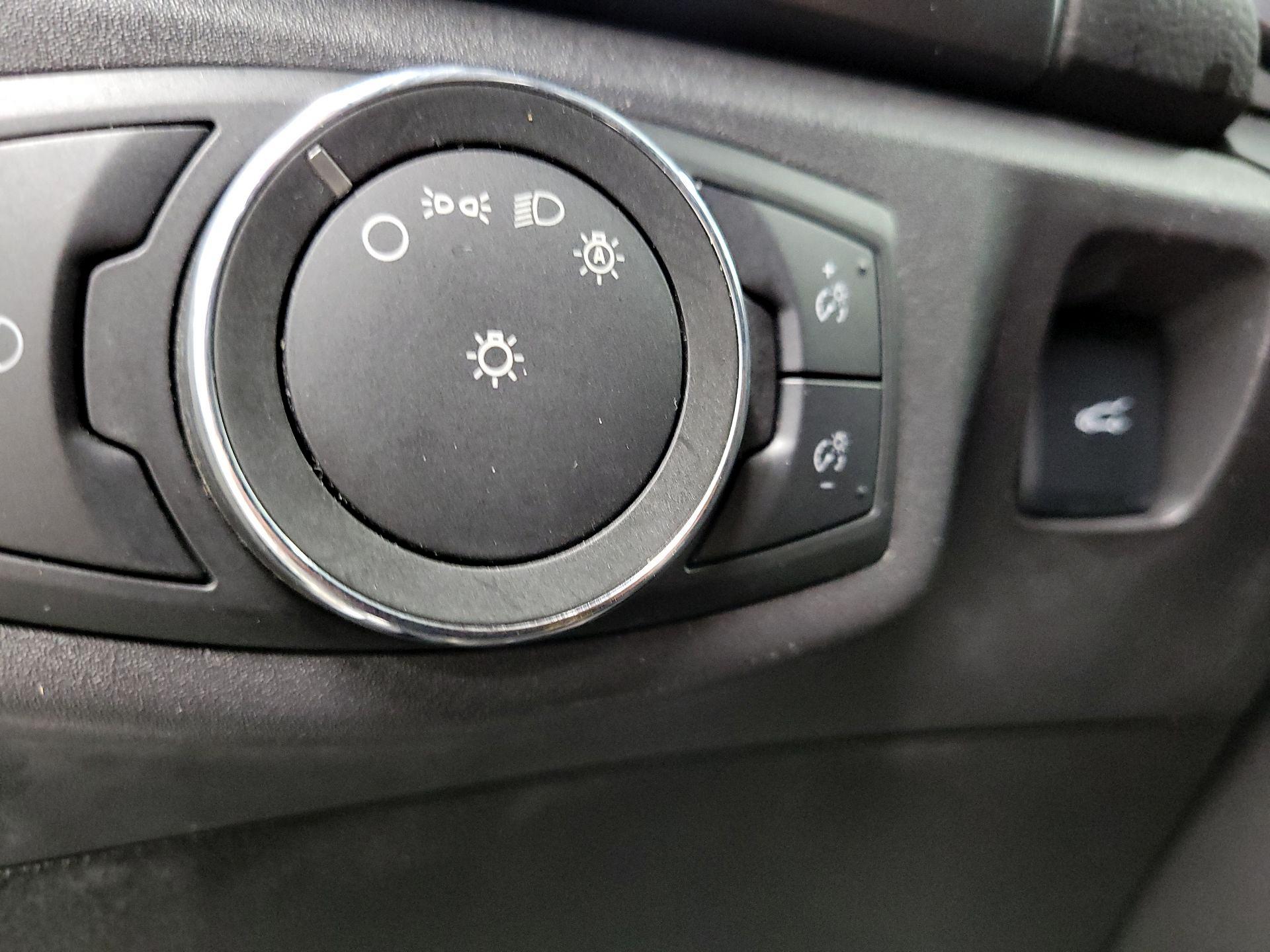 Thumbnail: 2016 Ford Fusion - 11