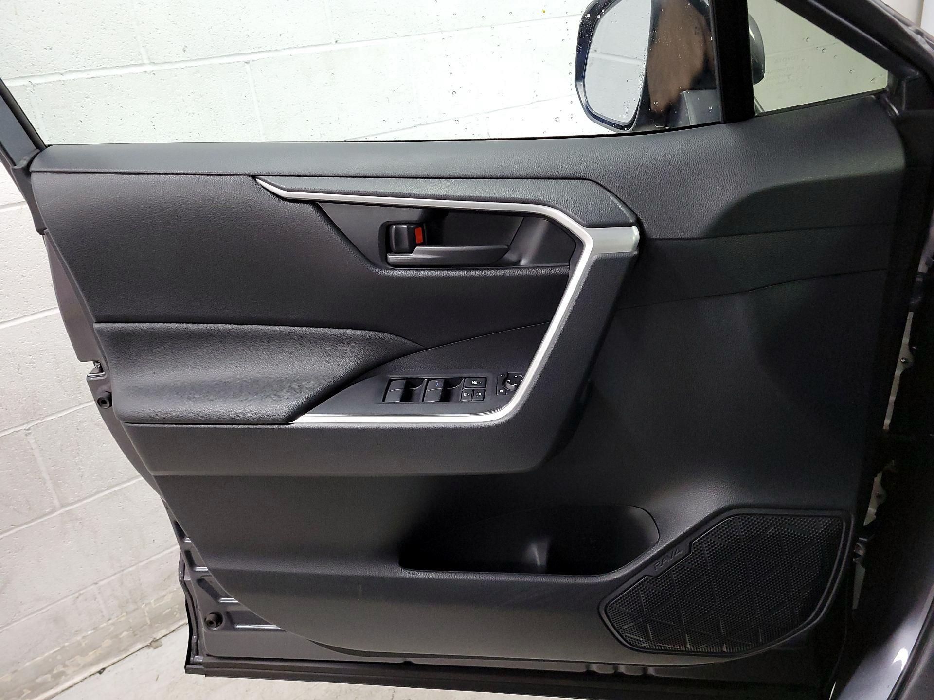 Thumbnail: 2021 Toyota RAV4 - 10