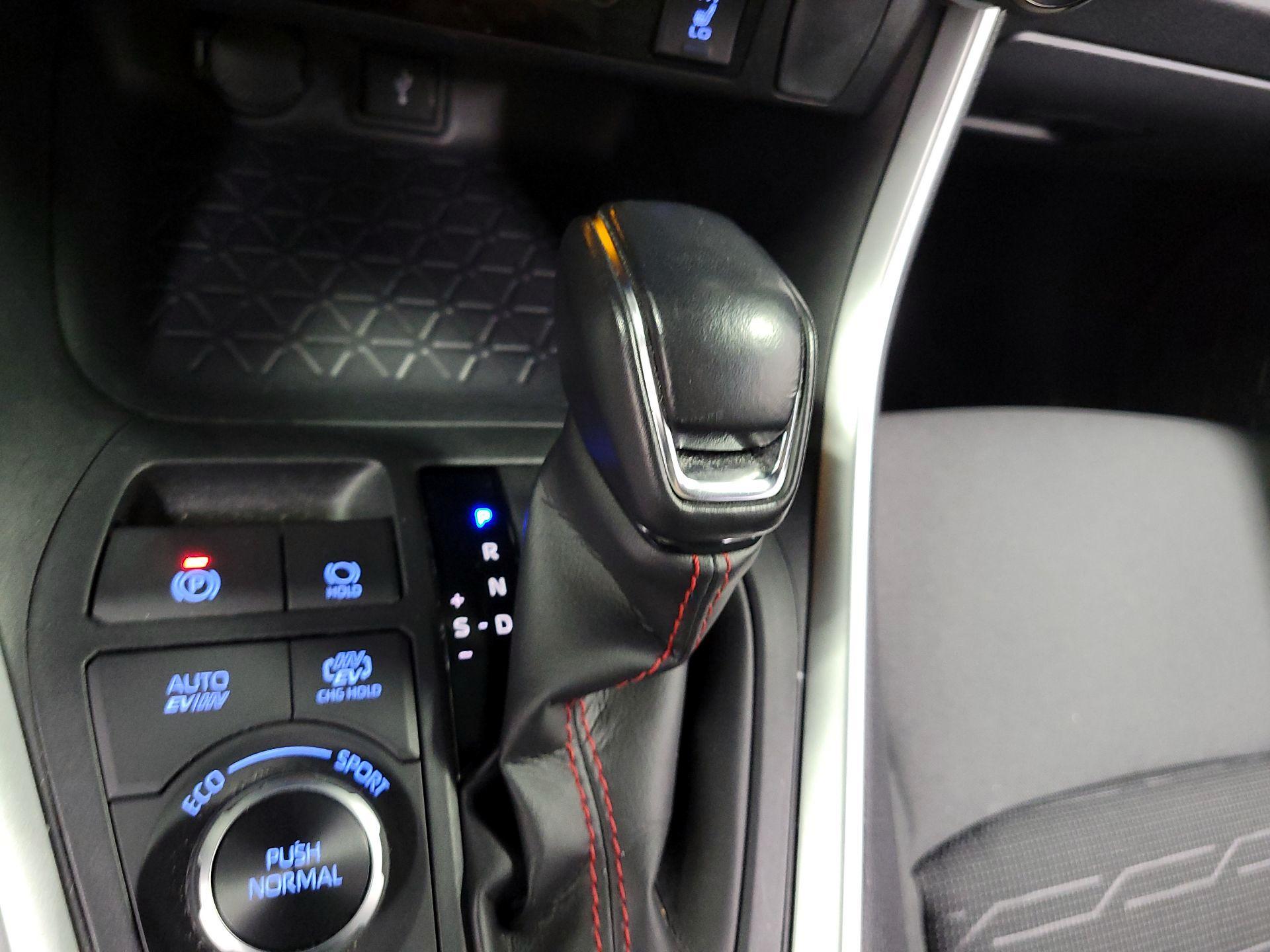 Thumbnail: 2021 Toyota RAV4 - 14