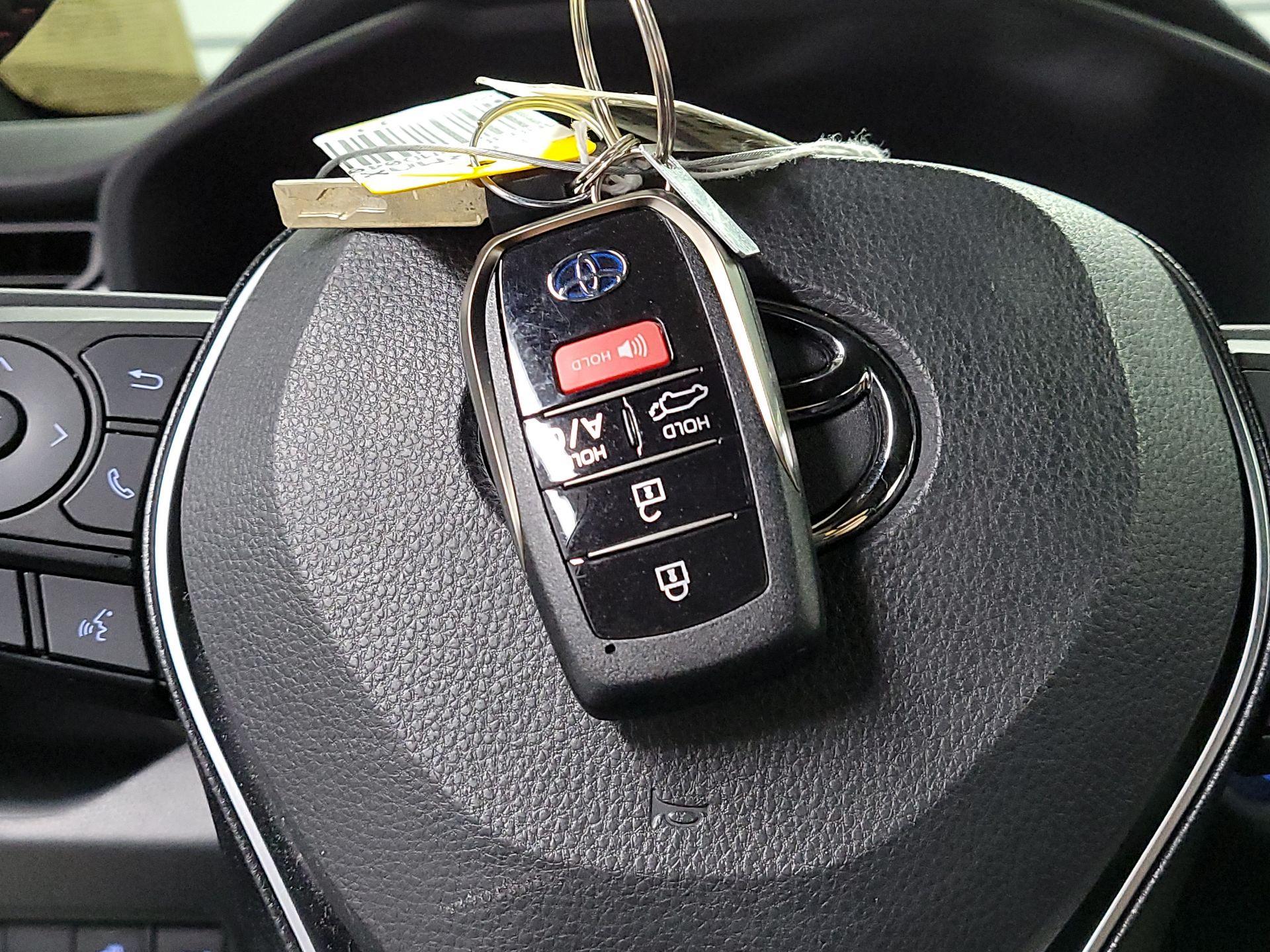 Thumbnail: 2021 Toyota RAV4 - 18