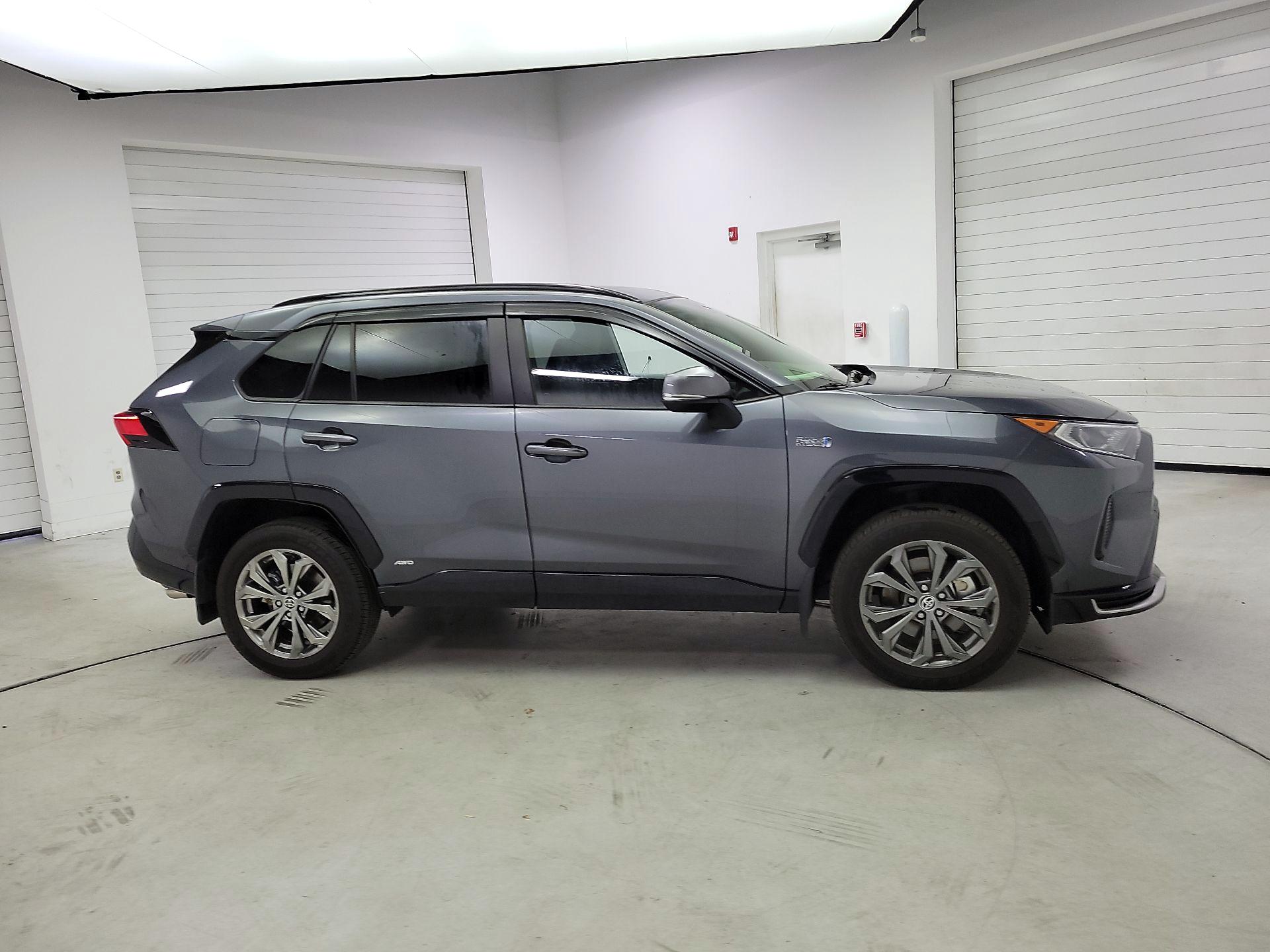 Thumbnail: 2021 Toyota RAV4 - 4