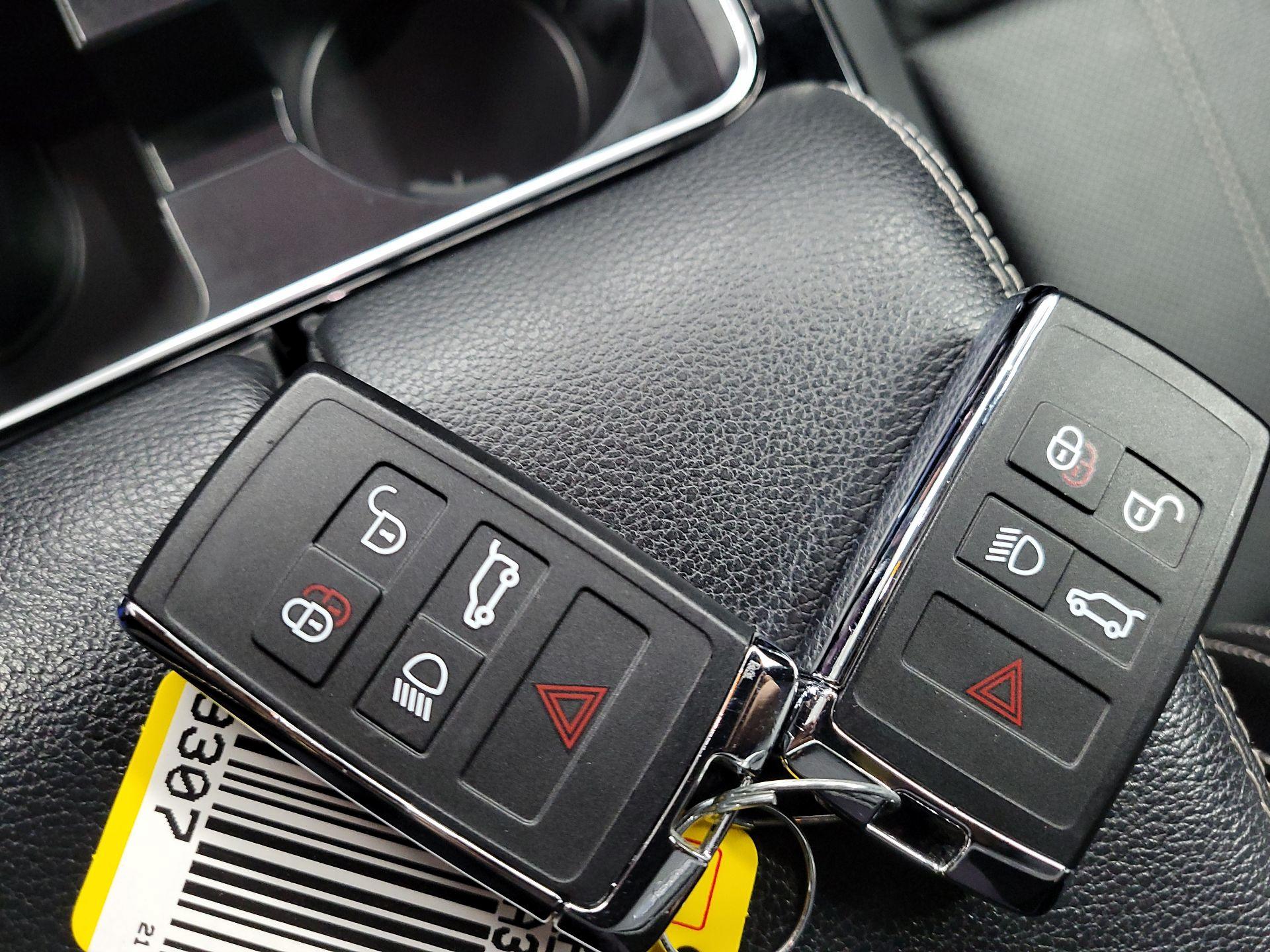 Thumbnail: 2021 Land Rover Range Rover Velar - 19