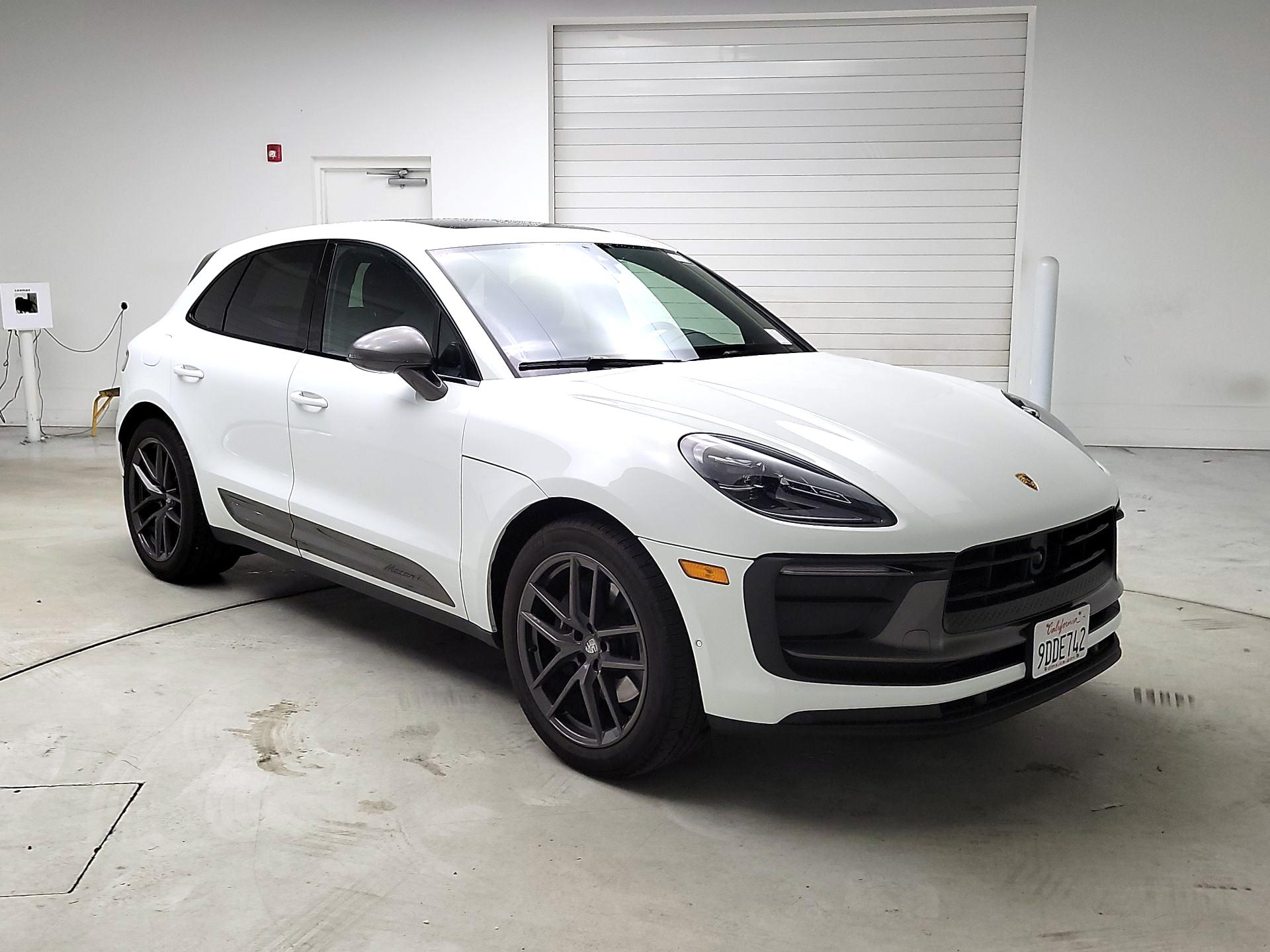 Thumbnail: 2023 Porsche Macan - 1