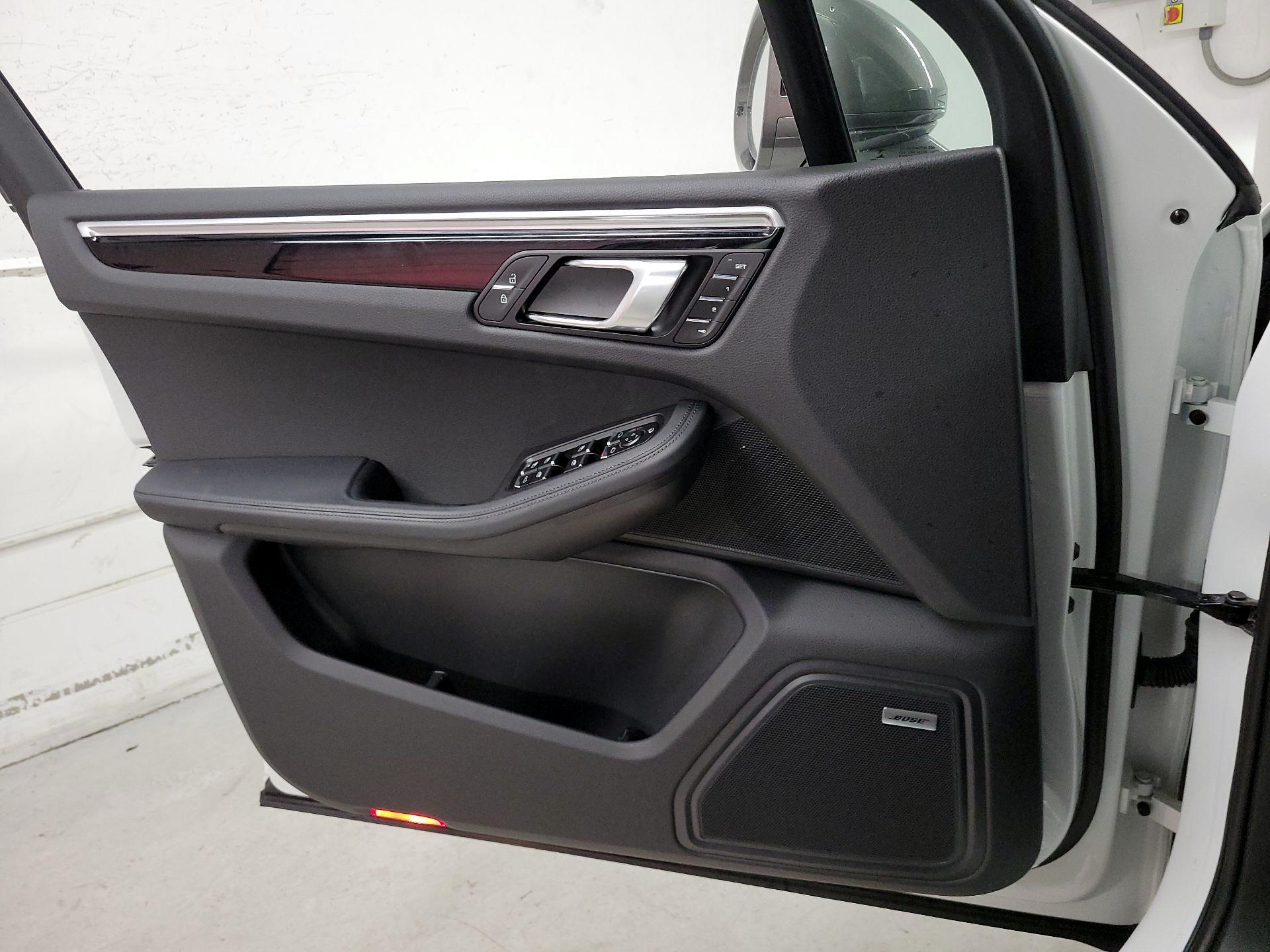 Thumbnail: 2023 Porsche Macan - 10