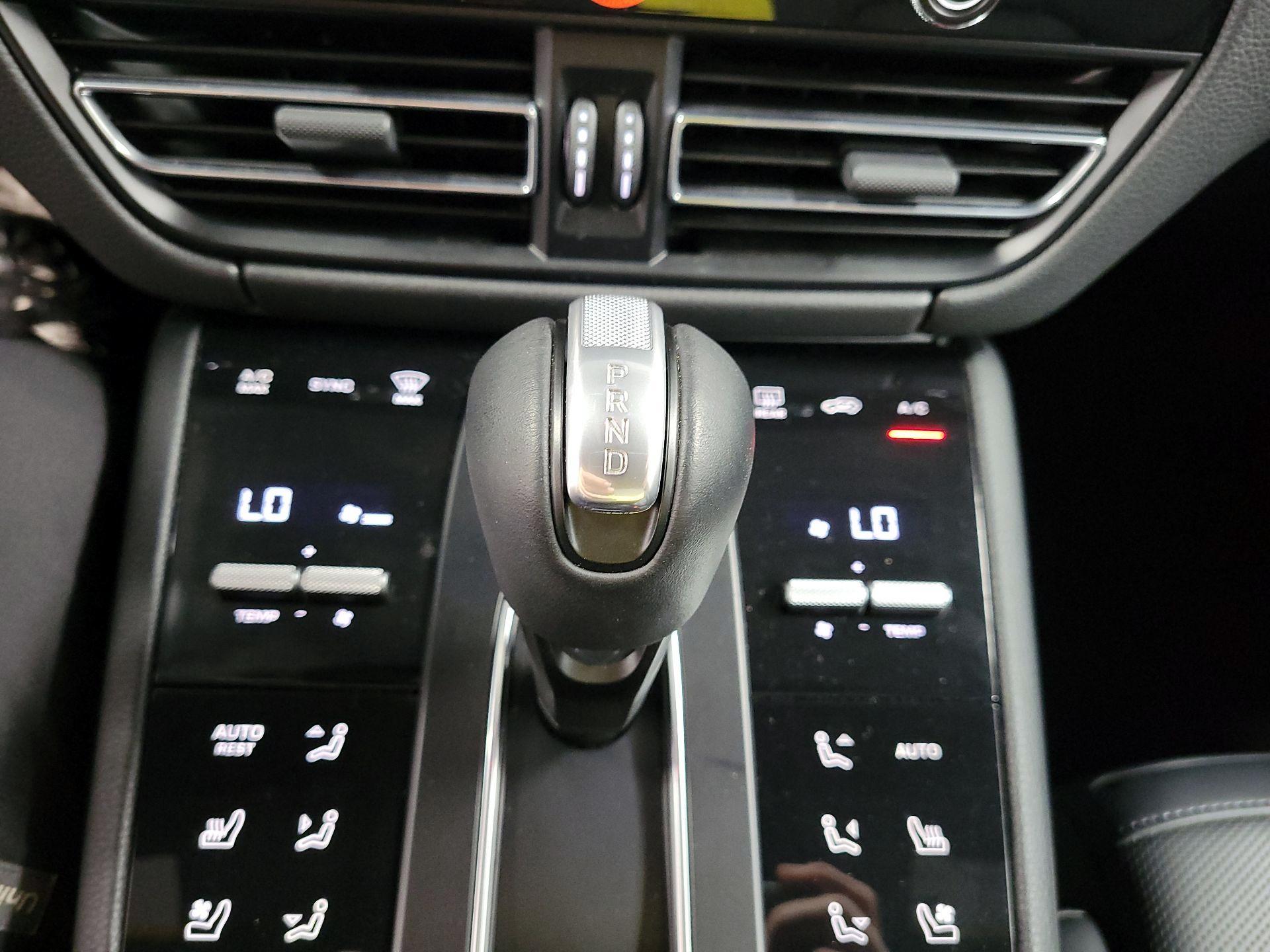 Thumbnail: 2023 Porsche Macan - 14