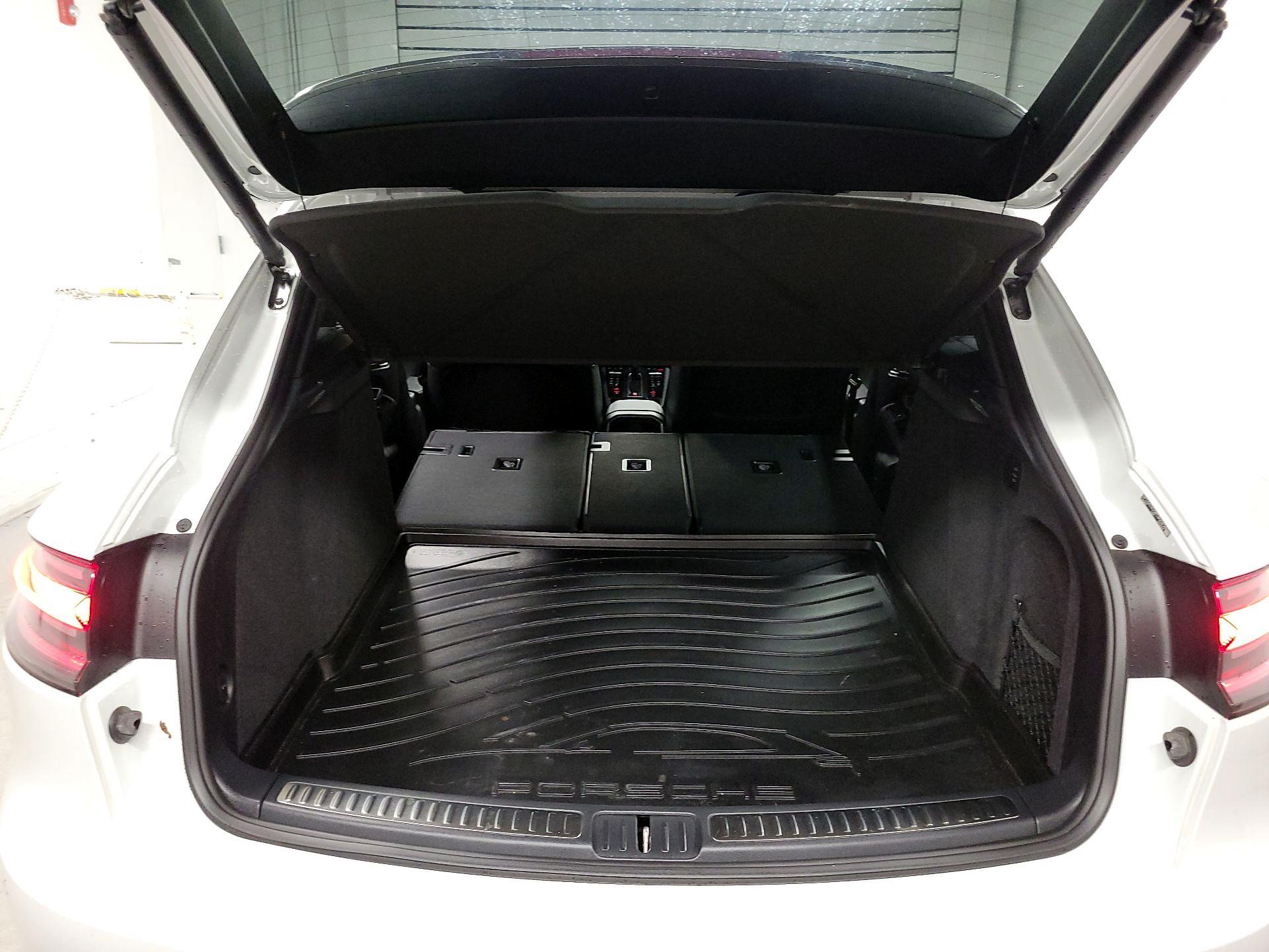 Thumbnail: 2023 Porsche Macan - 16