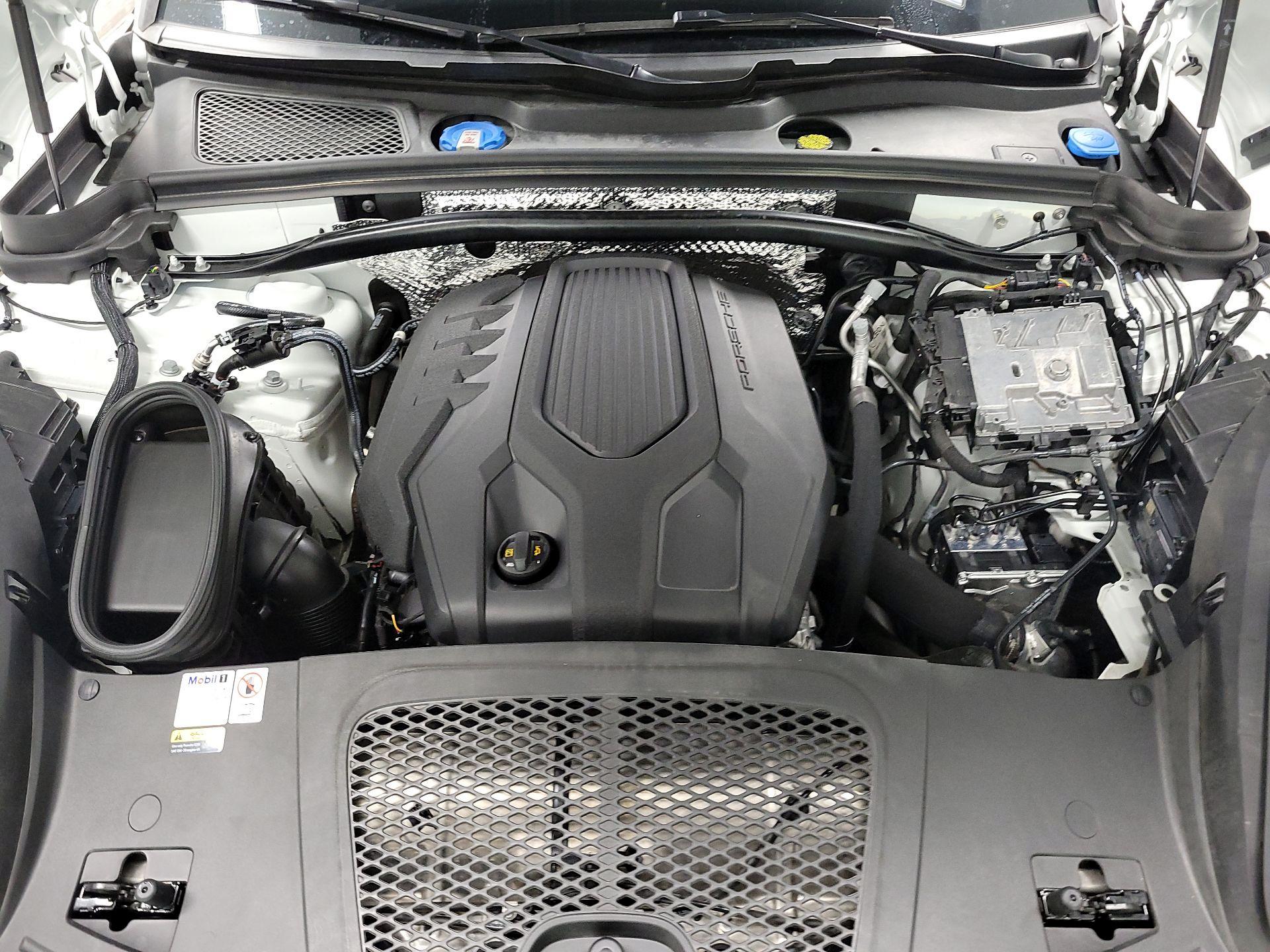 Thumbnail: 2023 Porsche Macan - 17