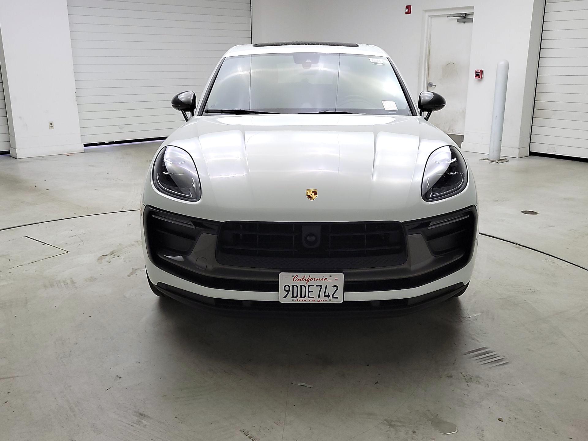 Thumbnail: 2023 Porsche Macan - 2