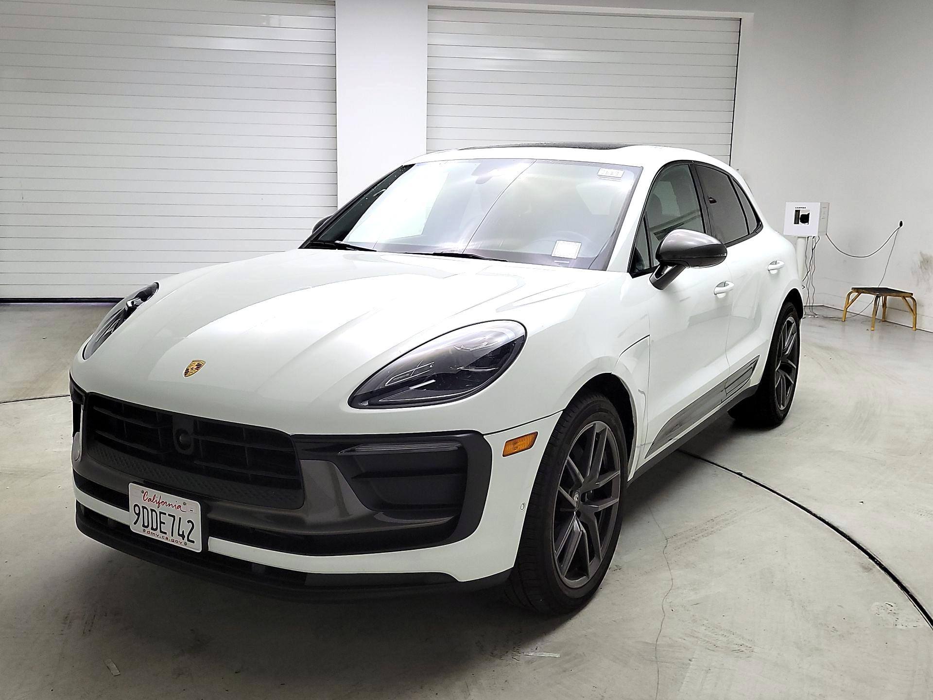 Thumbnail: 2023 Porsche Macan - 3