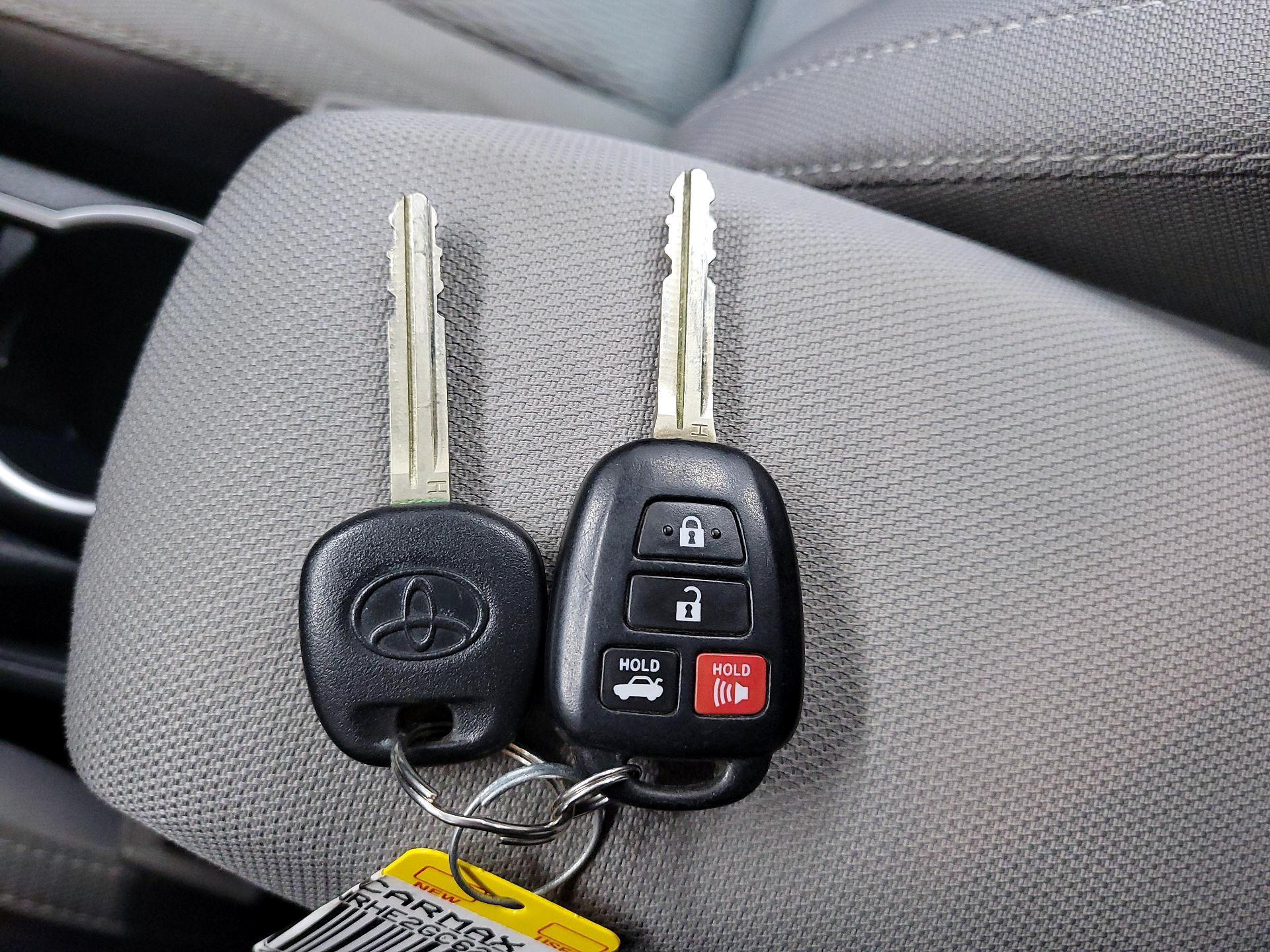 Thumbnail: 2016 Toyota Corolla - 18