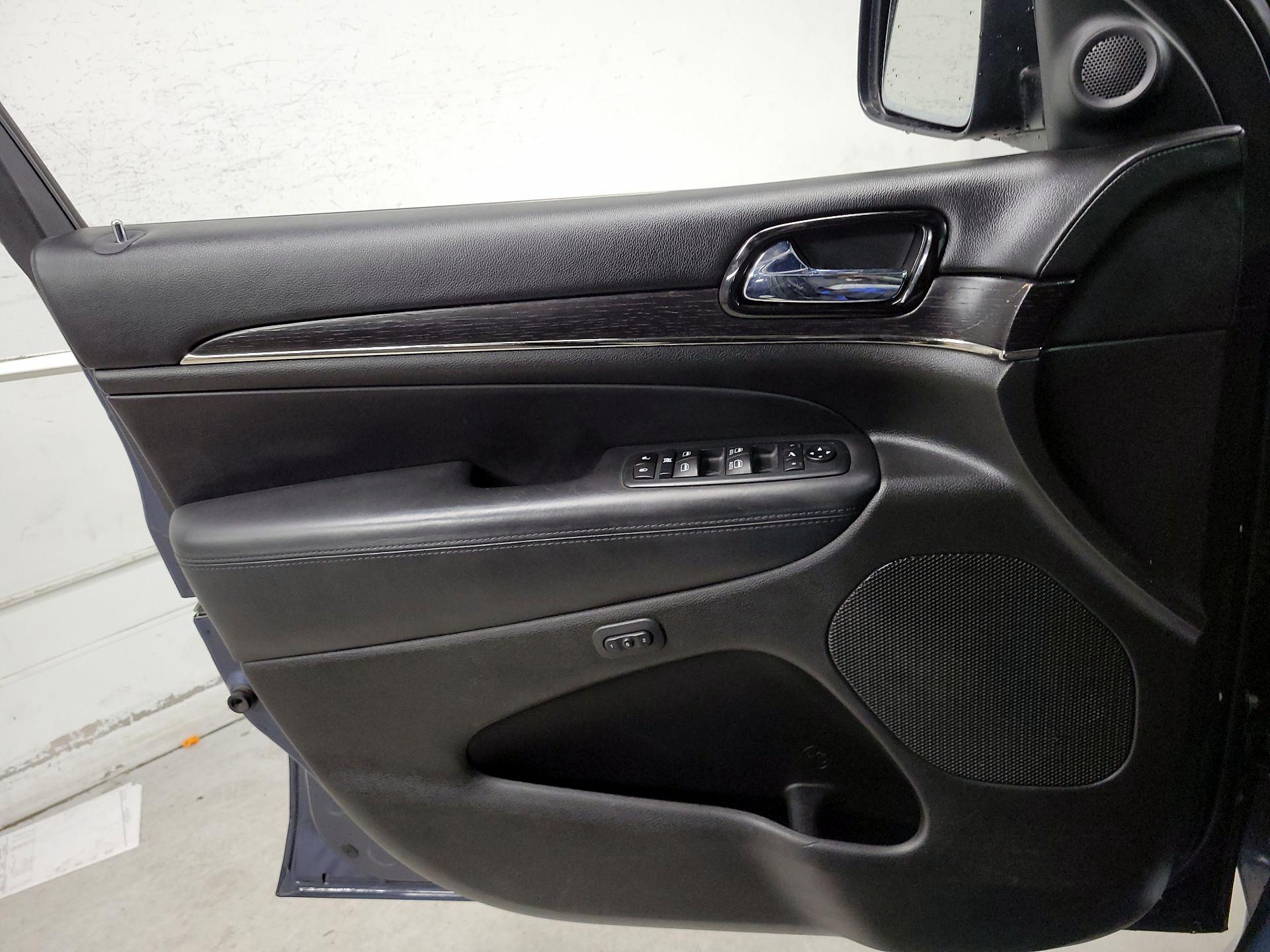 Thumbnail: 2020 Jeep Grand Cherokee - 12