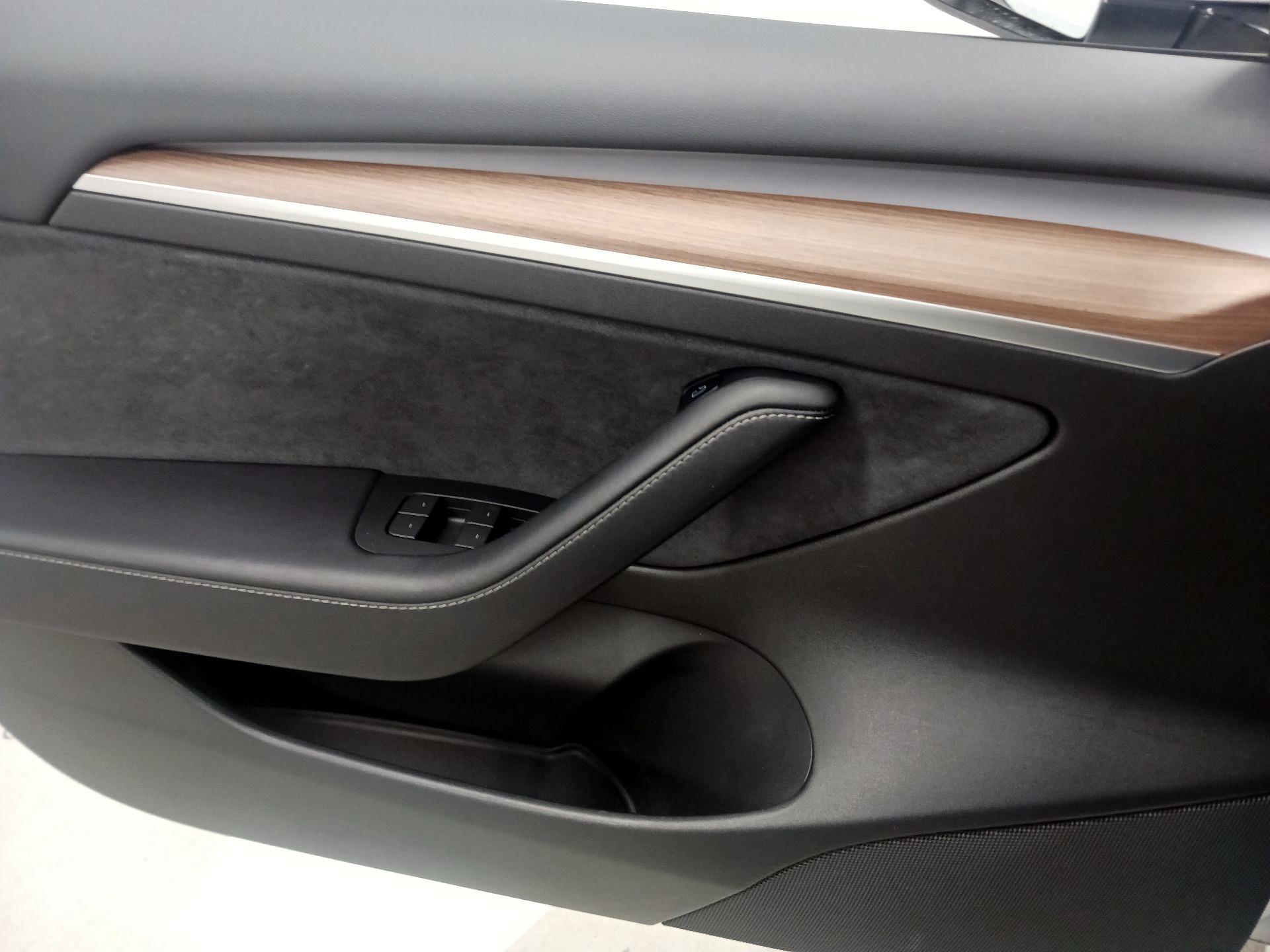 Thumbnail: 2022 Tesla Model 3 - 10