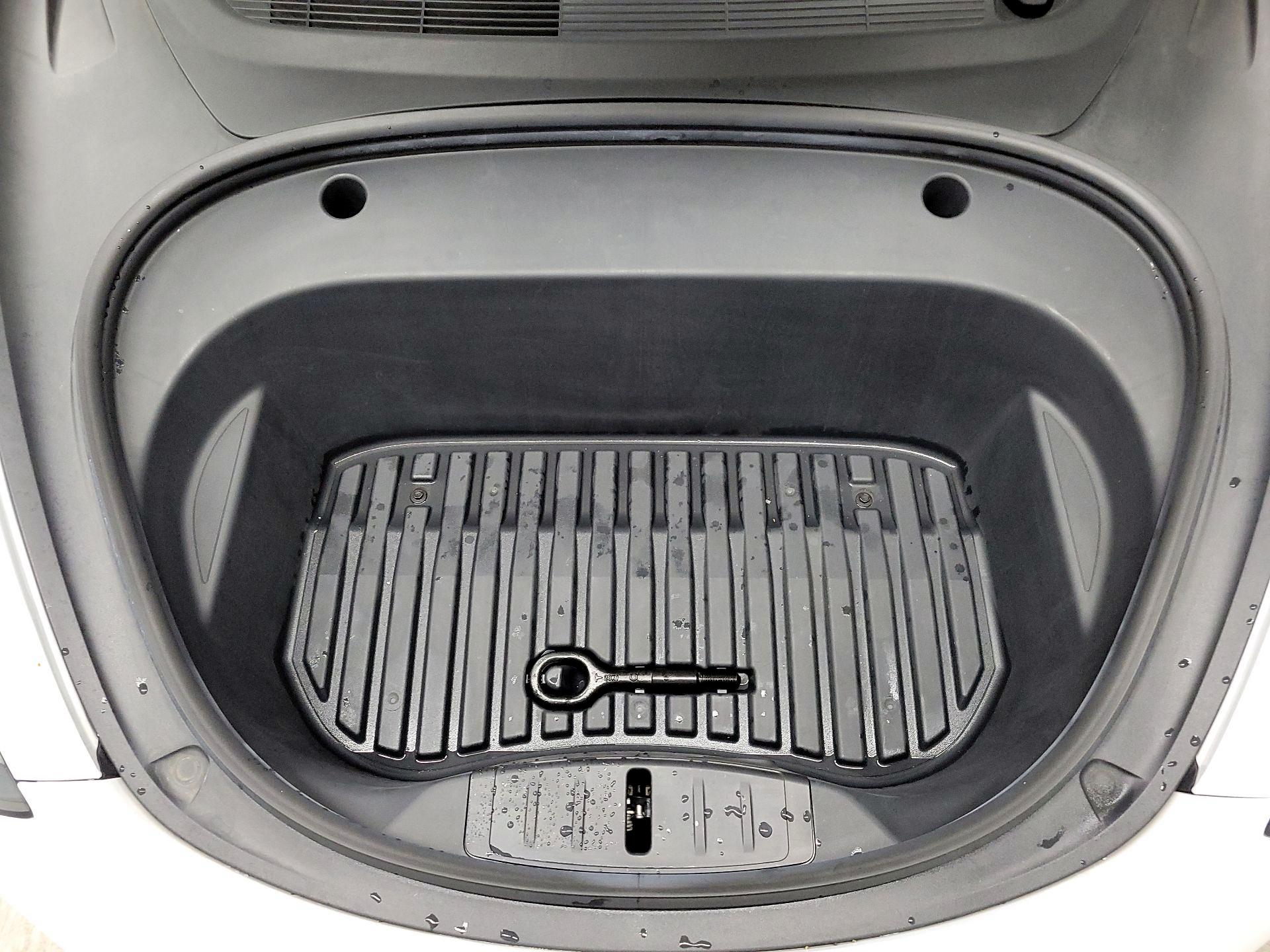 Thumbnail: 2021 Tesla Model 3 - 17