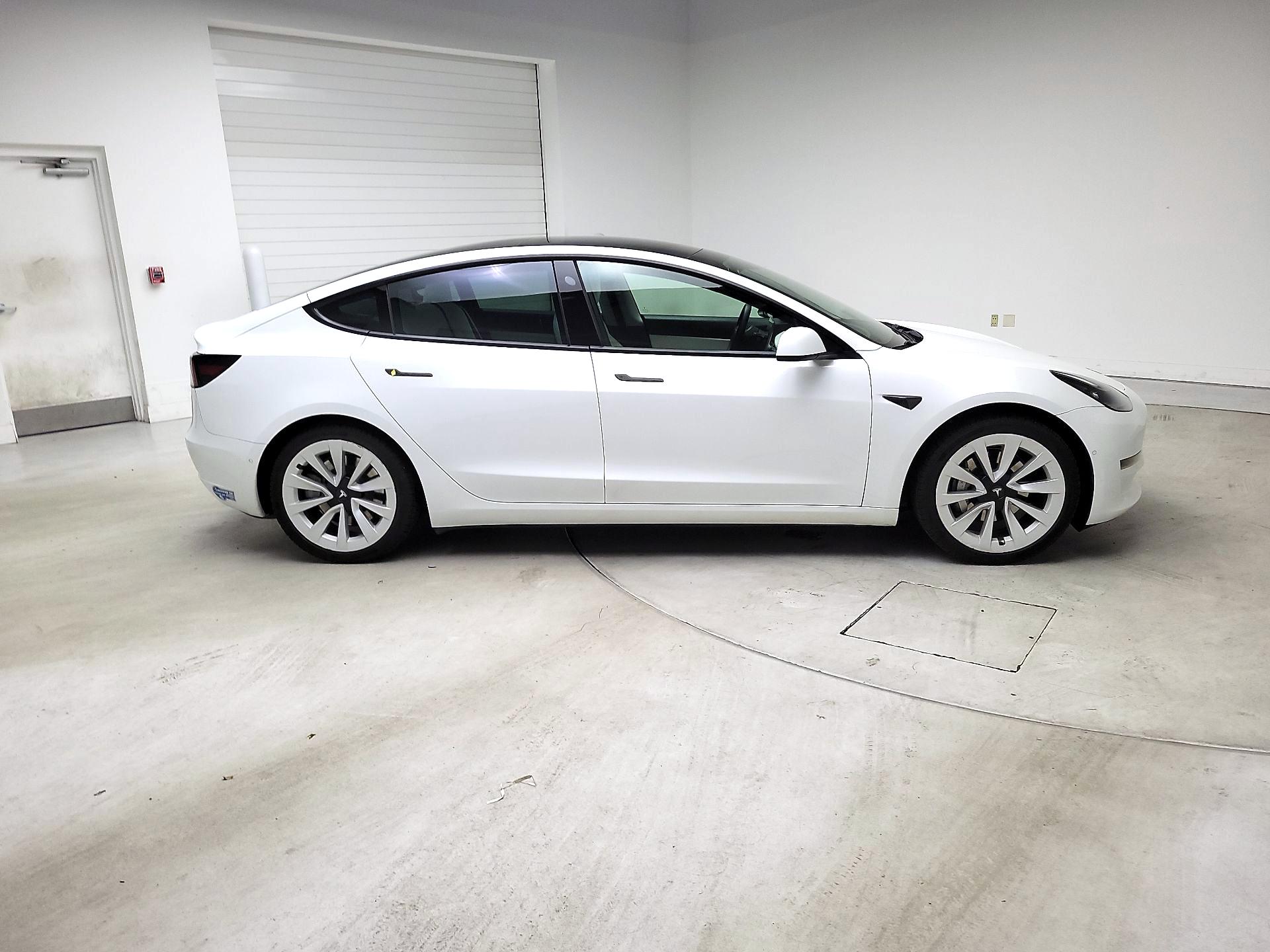 Thumbnail: 2021 Tesla Model 3 - 4