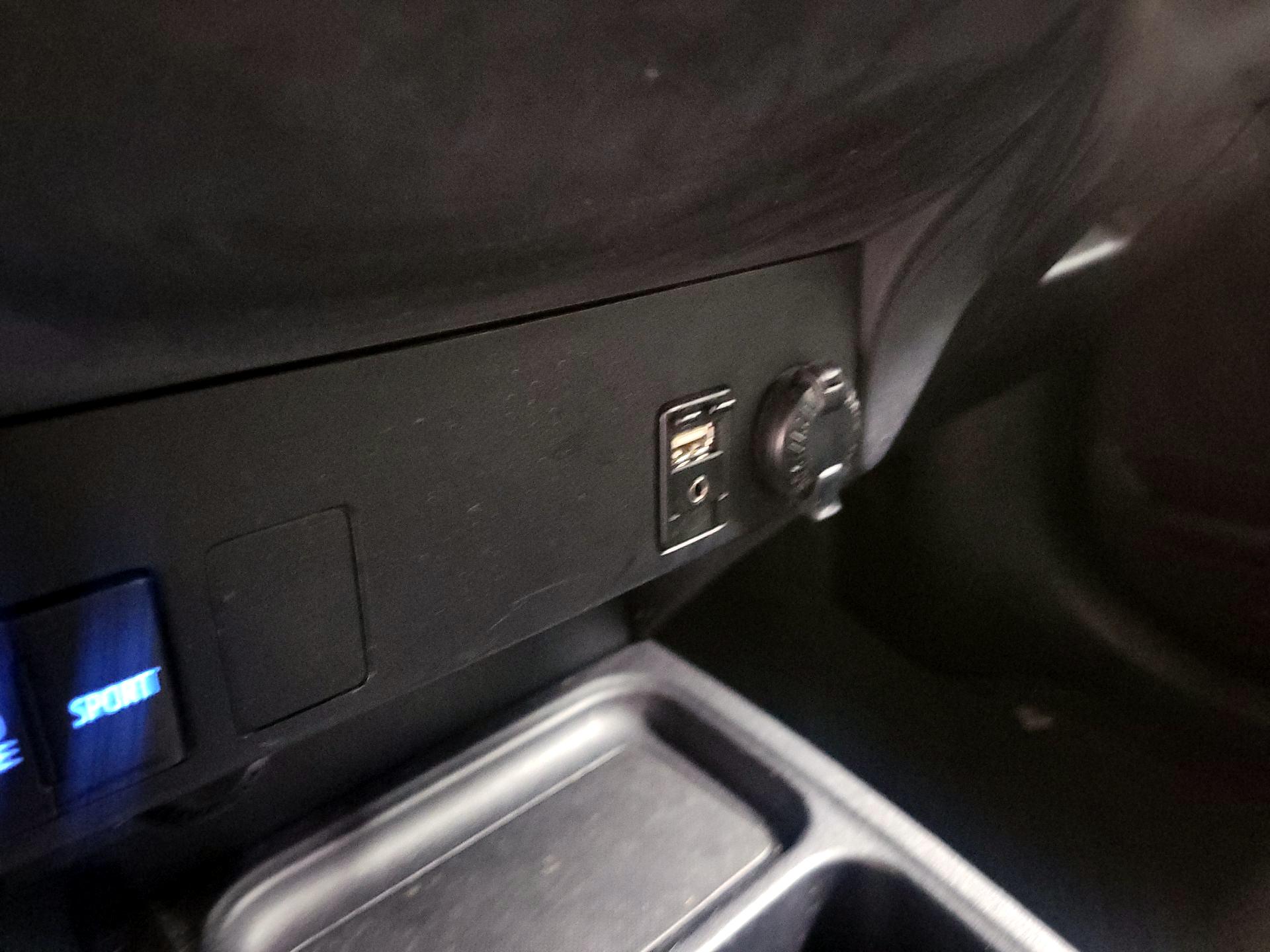 Thumbnail: 2017 Toyota RAV4 - 15