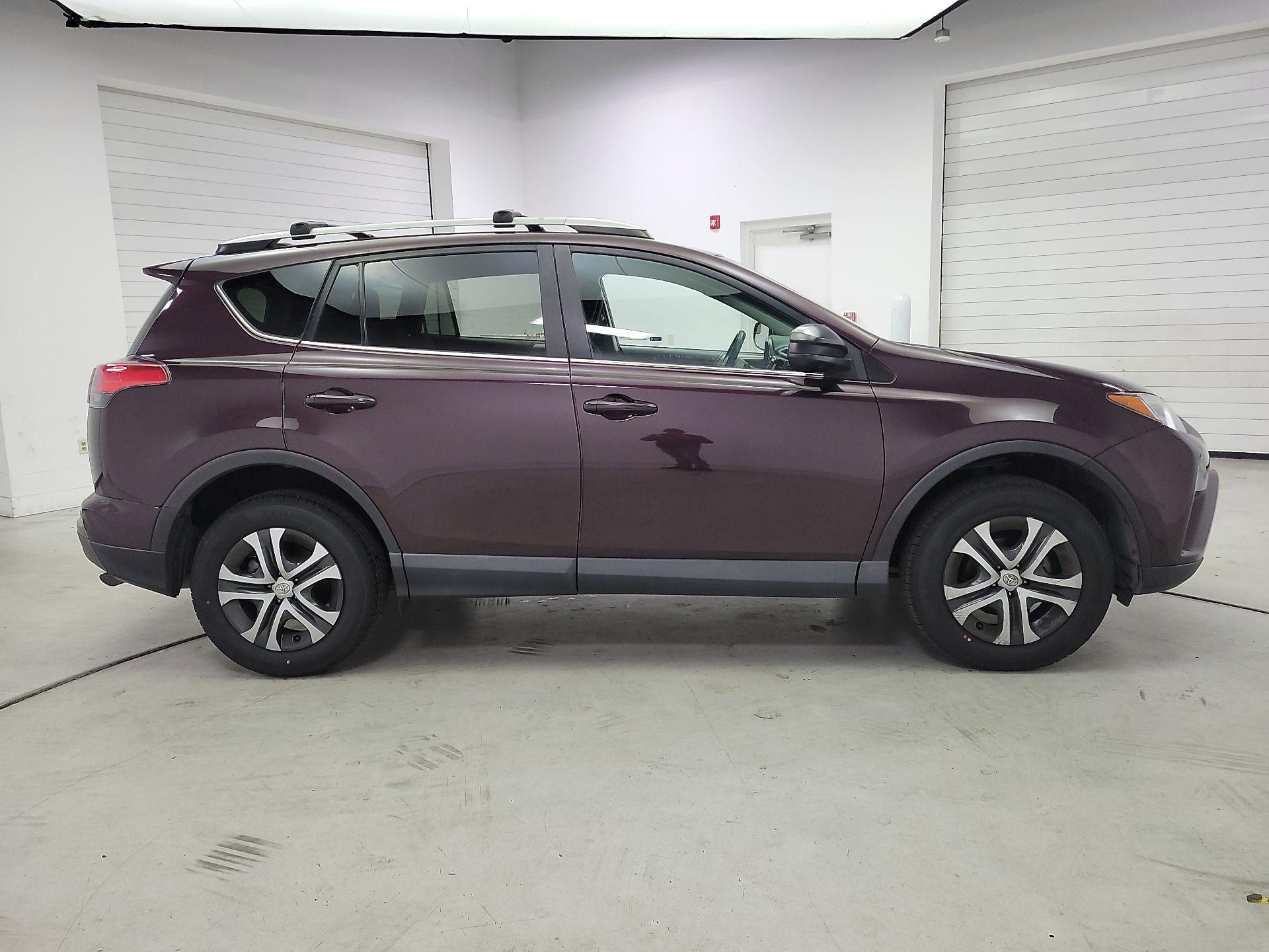 Thumbnail: 2017 Toyota RAV4 - 4