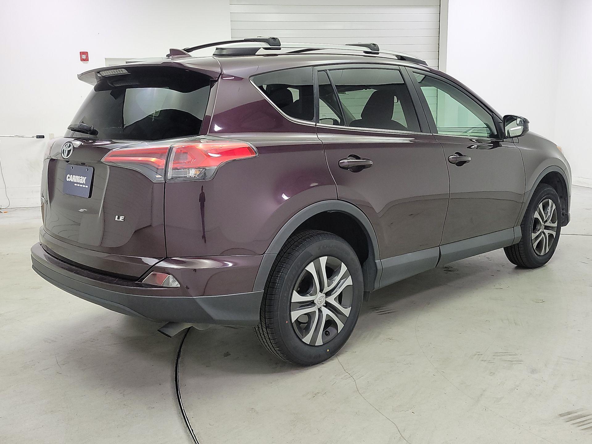 Thumbnail: 2017 Toyota RAV4 - 5