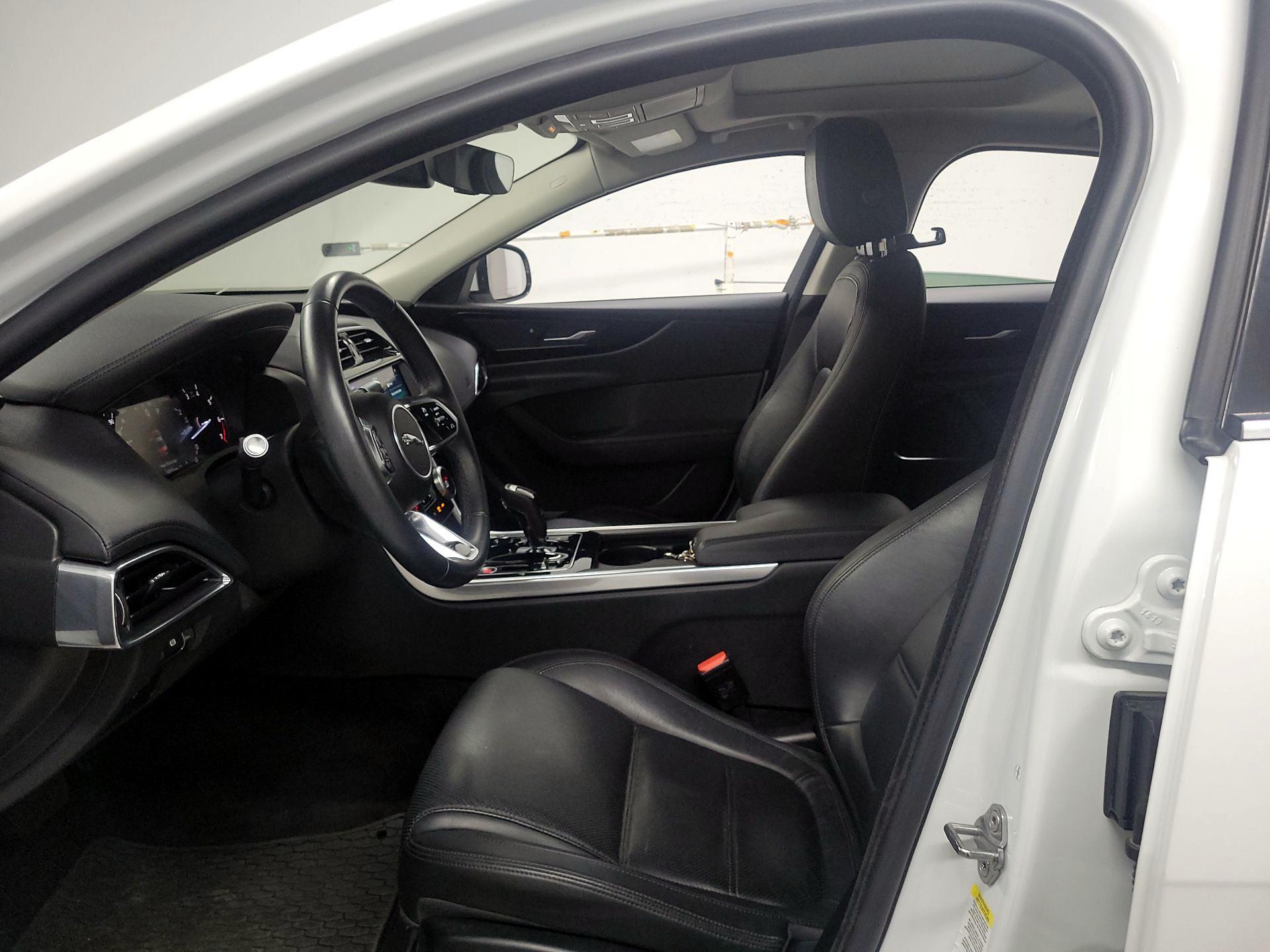 Thumbnail: 2020 Jaguar XE - 9