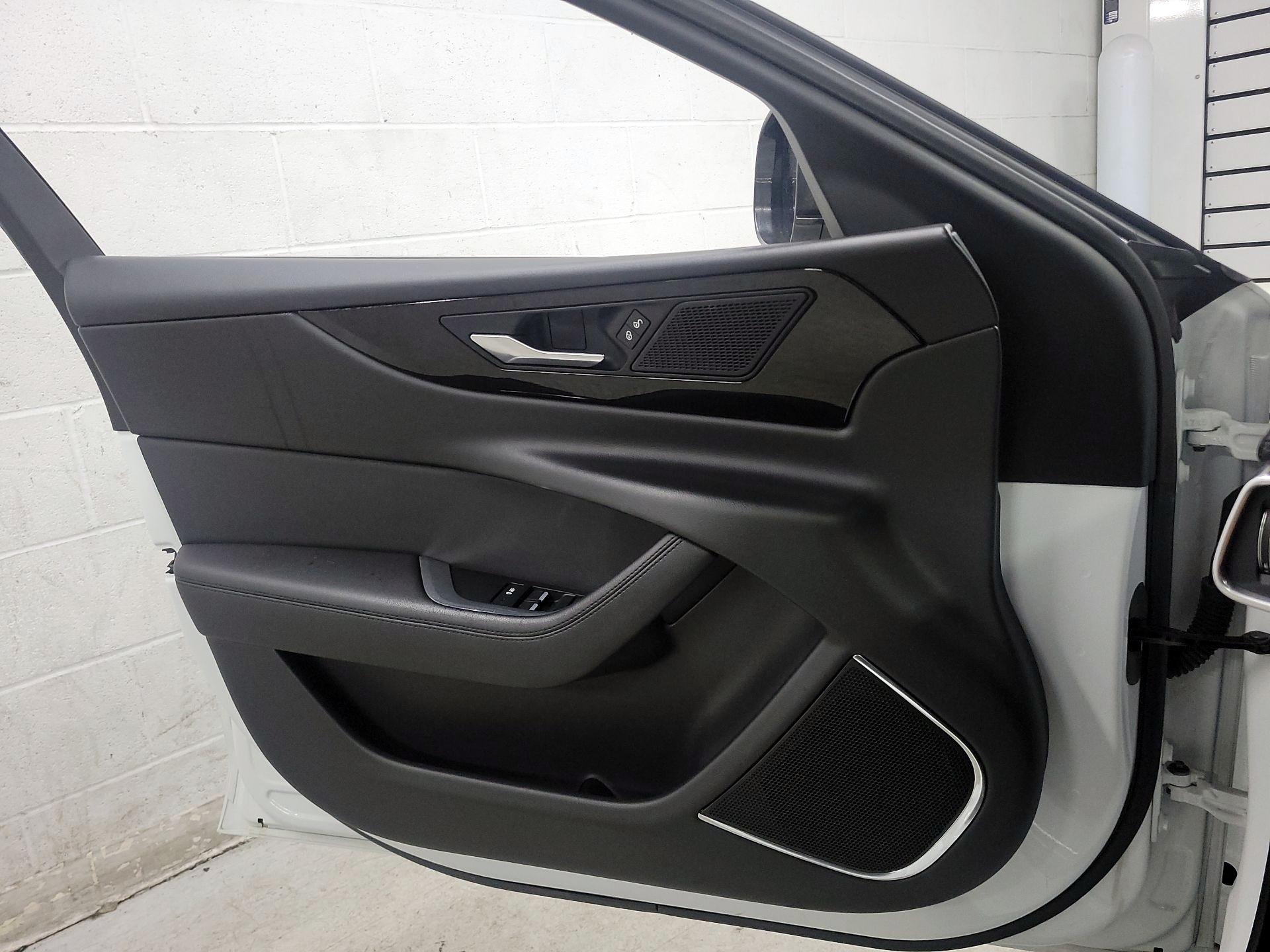 Thumbnail: 2020 Jaguar XE - 10