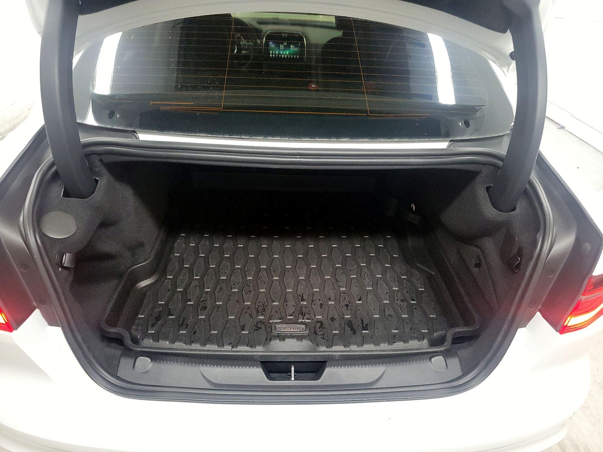 Thumbnail: 2020 Jaguar XE - 16