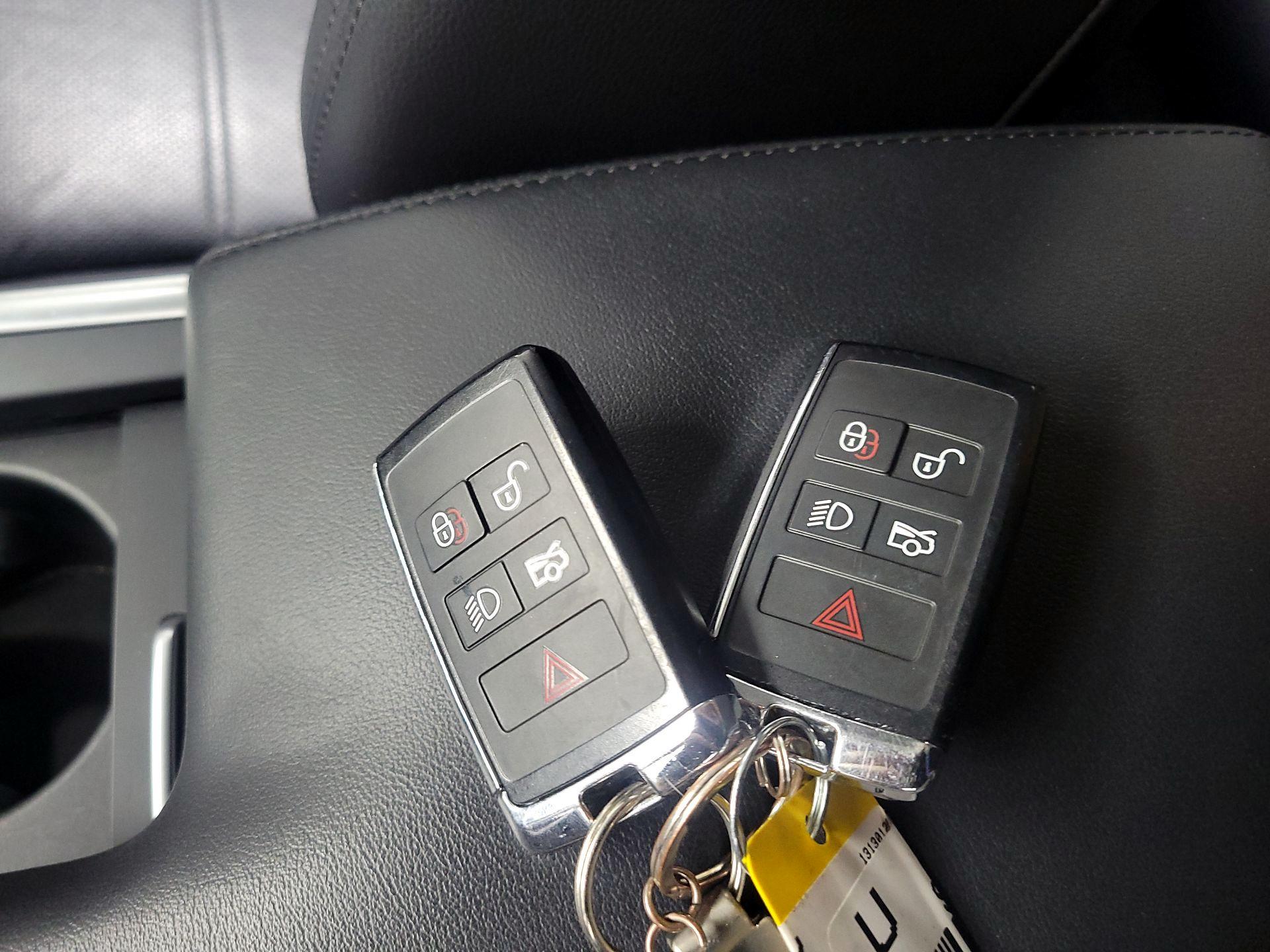 Thumbnail: 2020 Jaguar XE - 18