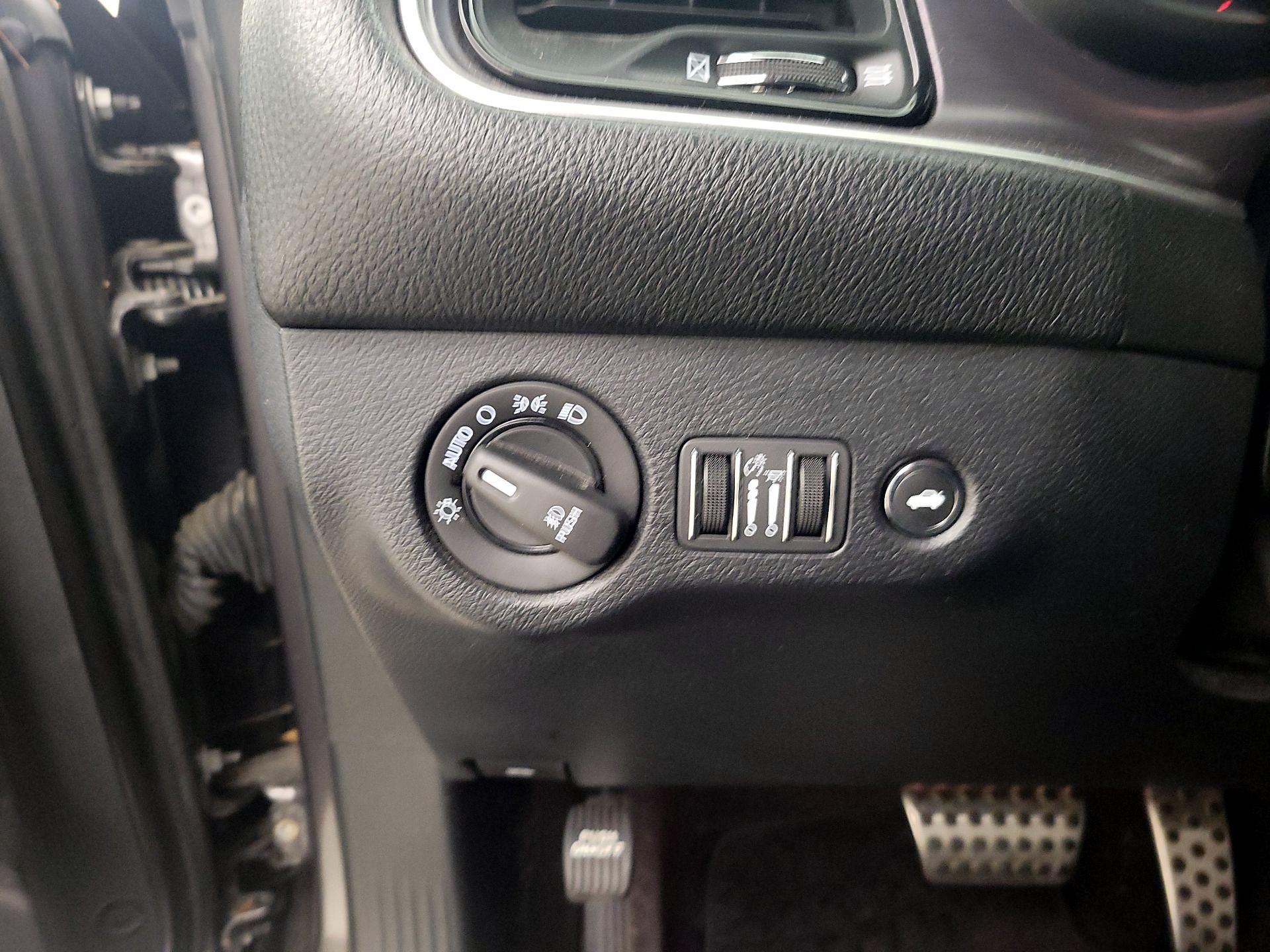 Thumbnail: 2018 Dodge Challenger - 13