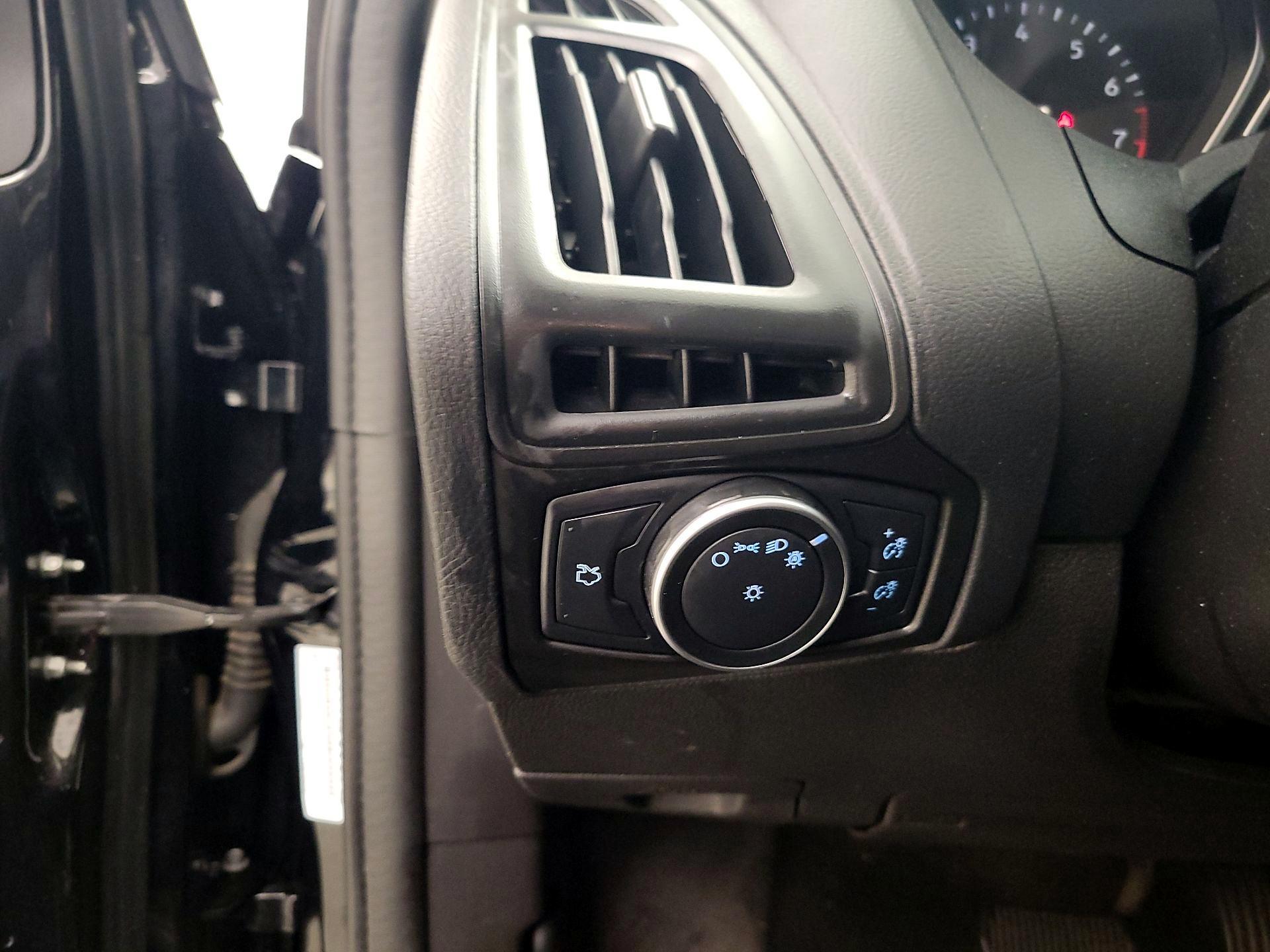 Thumbnail: 2018 Ford Focus - 13