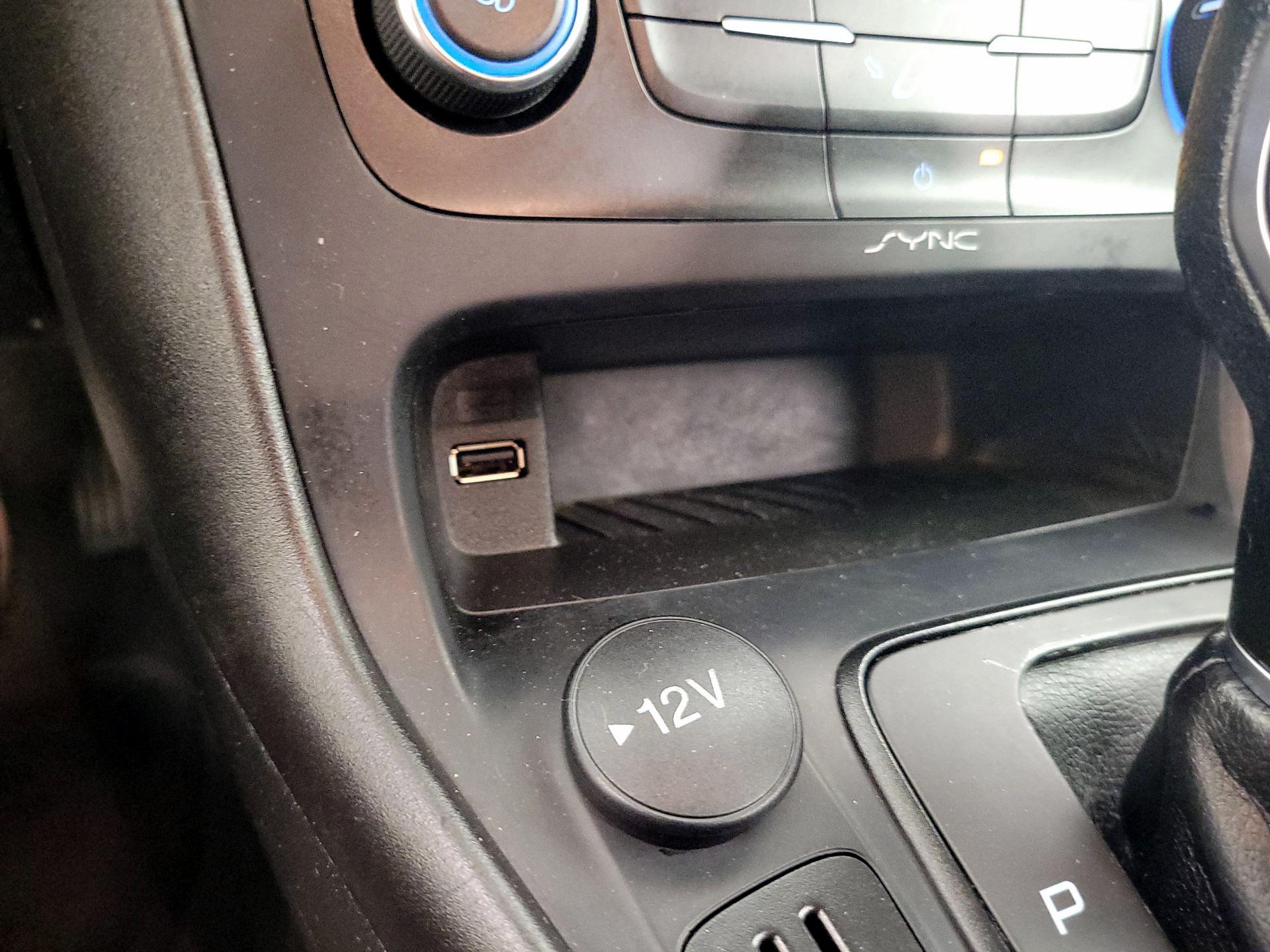 Thumbnail: 2018 Ford Focus - 18